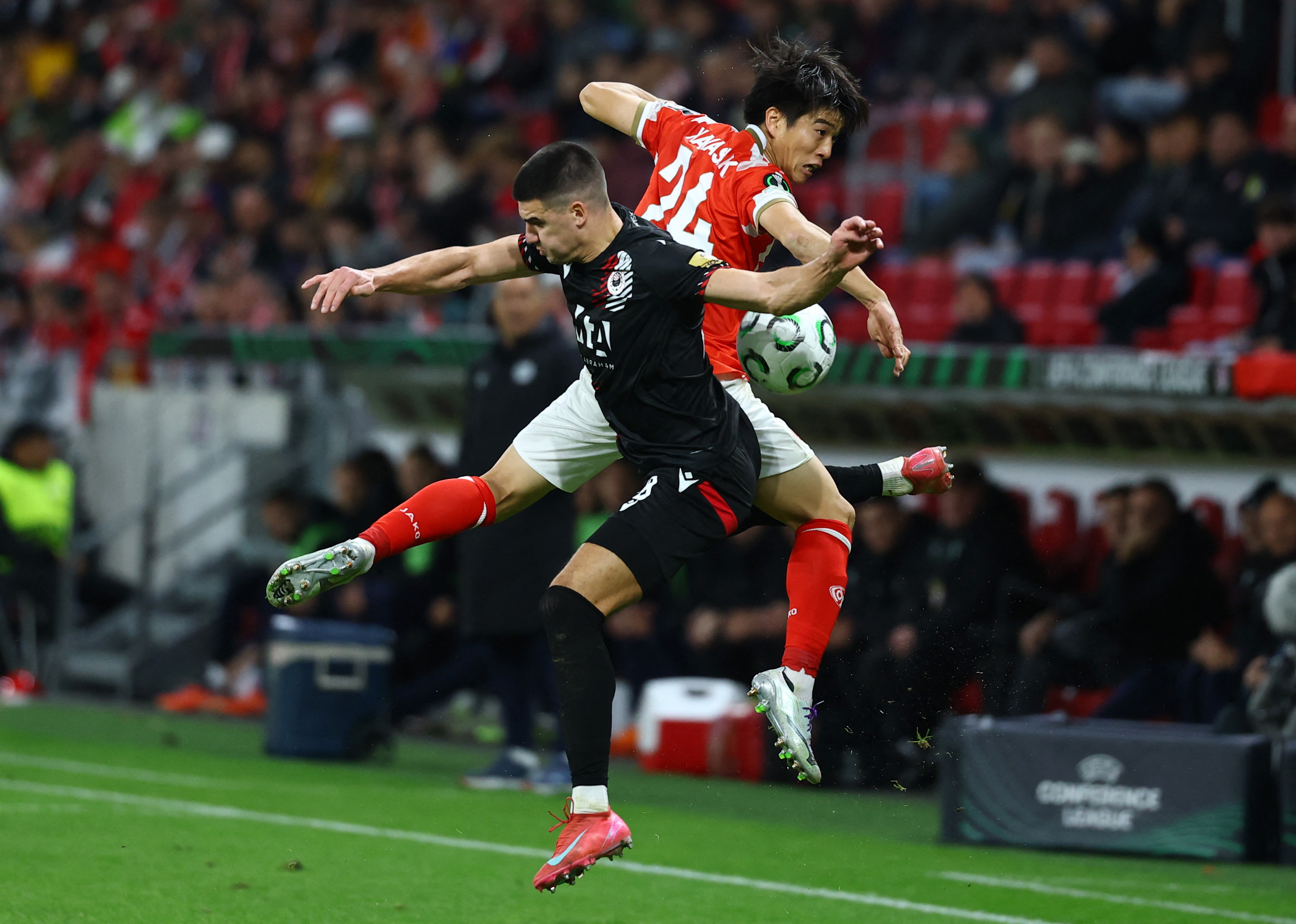 Soccer Football - UEFA Conference League - 1. FSV Mainz 05 v Zrinjski Mostar - MEWA Arena, Mainz, Germany - October 23, 2025 1. FSV Mainz 05's Sota Kawasaki in action with Zrinjski Mostar's Marko Vranjkovic REUTERS/Kai Pfaffenbach