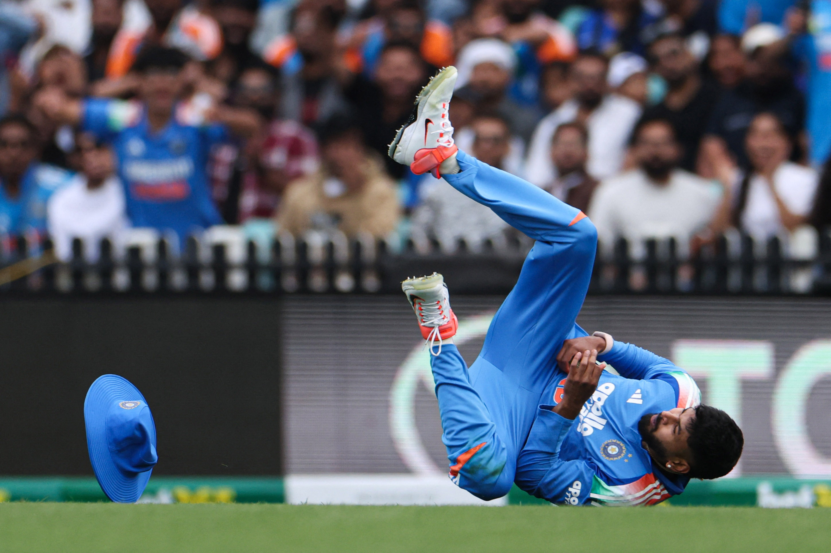 Cricket - One Day International - Australia v India - Sydney Cricket Ground, Sydney, Australia  - October 25, 2025 India's Shreyas Iyer takes a catch to dismiss of Australia's Alex Carey REUTERS/Hollie Adams
