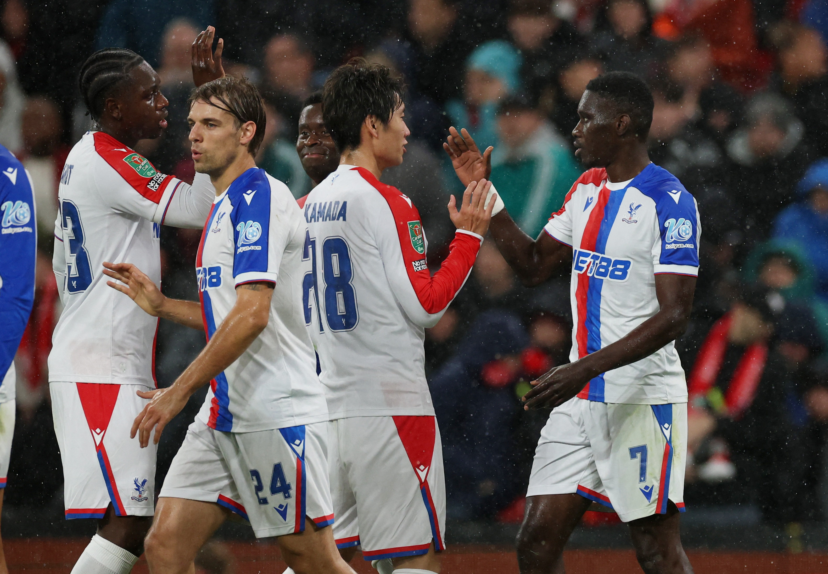 2025-10-29T203452Z_2078289789_UP1ELAT1L638L_RTRMADP_3_SOCCER-ENGLAND-LIV-CRY