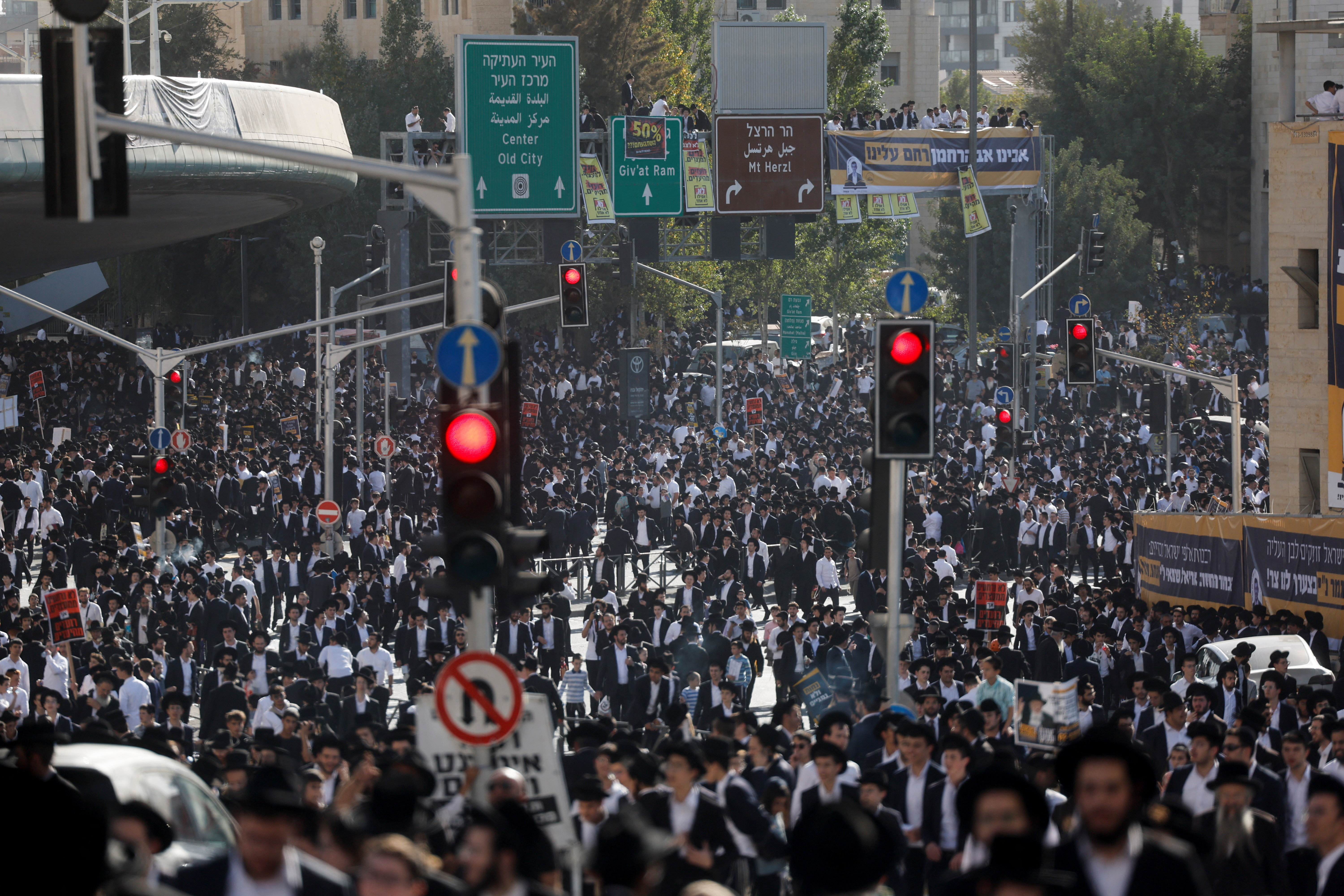 Thousands of Ultra-Orthodox Jews gather on the day they rally in a "million man" protest against Israeli military conscription in Jerusalem October 30, 2025. REUTERS/Ammar Awad