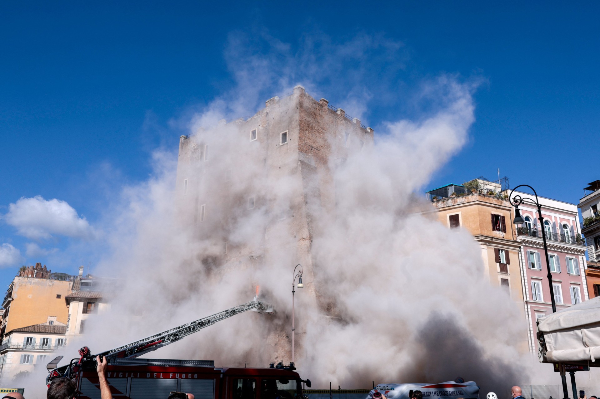 thumbnail_2025-11-03T120537Z_1644115979_RC2ZOHAPL4Q5_RTRMADP_3_ITALY-COLLAPSE