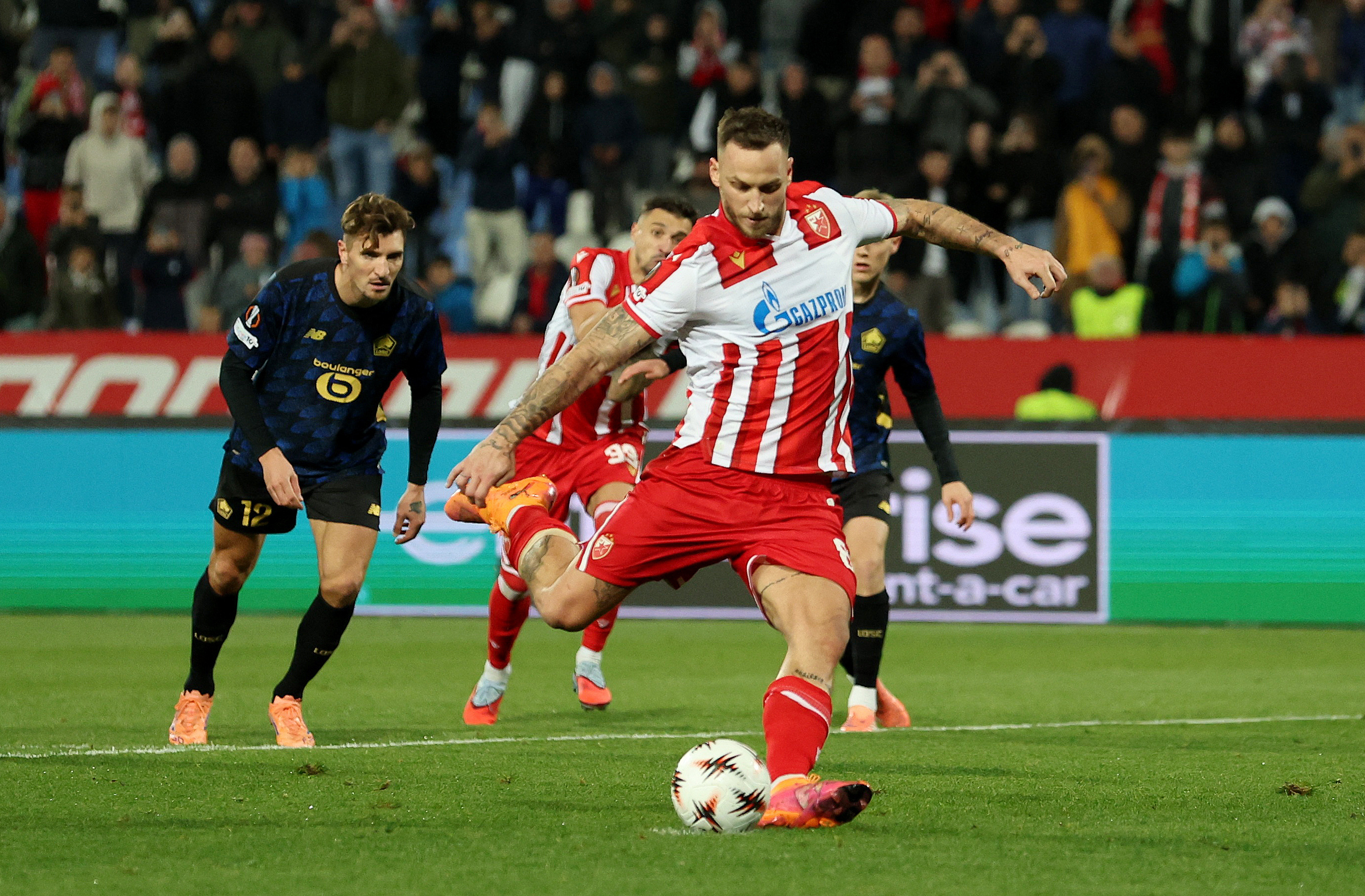Soccer Football - UEFA Europa League - Red Star Belgrade v Lille - Rajko Mitic Stadium, Belgrade, Serbia - November 6, 2025 Red Star Belgrade's Marko Arnautovic scores their first goal from the penalty spot REUTERS/Zorana Jevtic