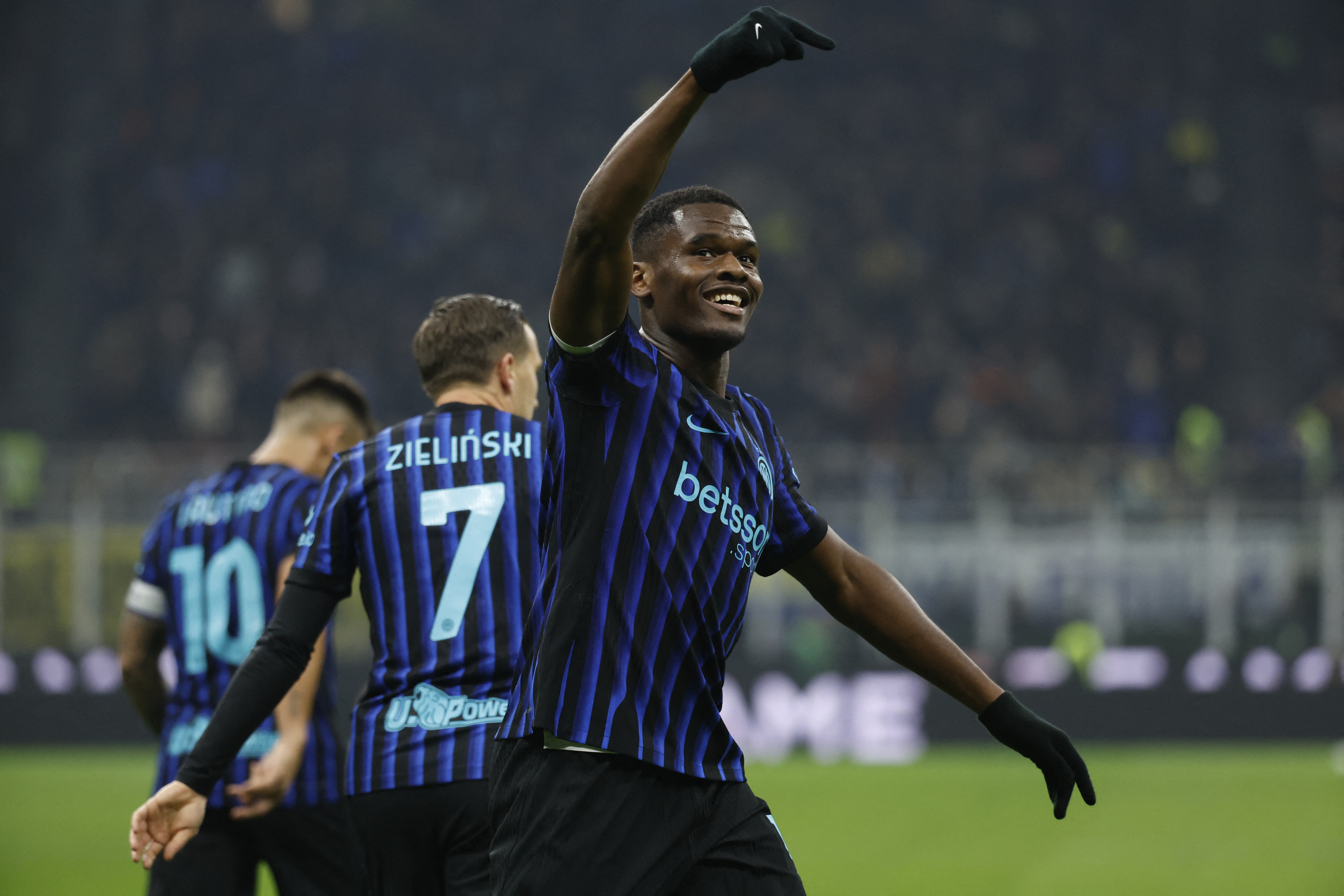 Soccer Football - Serie A - Inter Milan vs Lazio - San Siro, Milan, Italy - November 9, 2025 Inter Milan's Ange-Yoan Bonny celebrates scoring their second goal REUTERS/Alessandro Garofalo