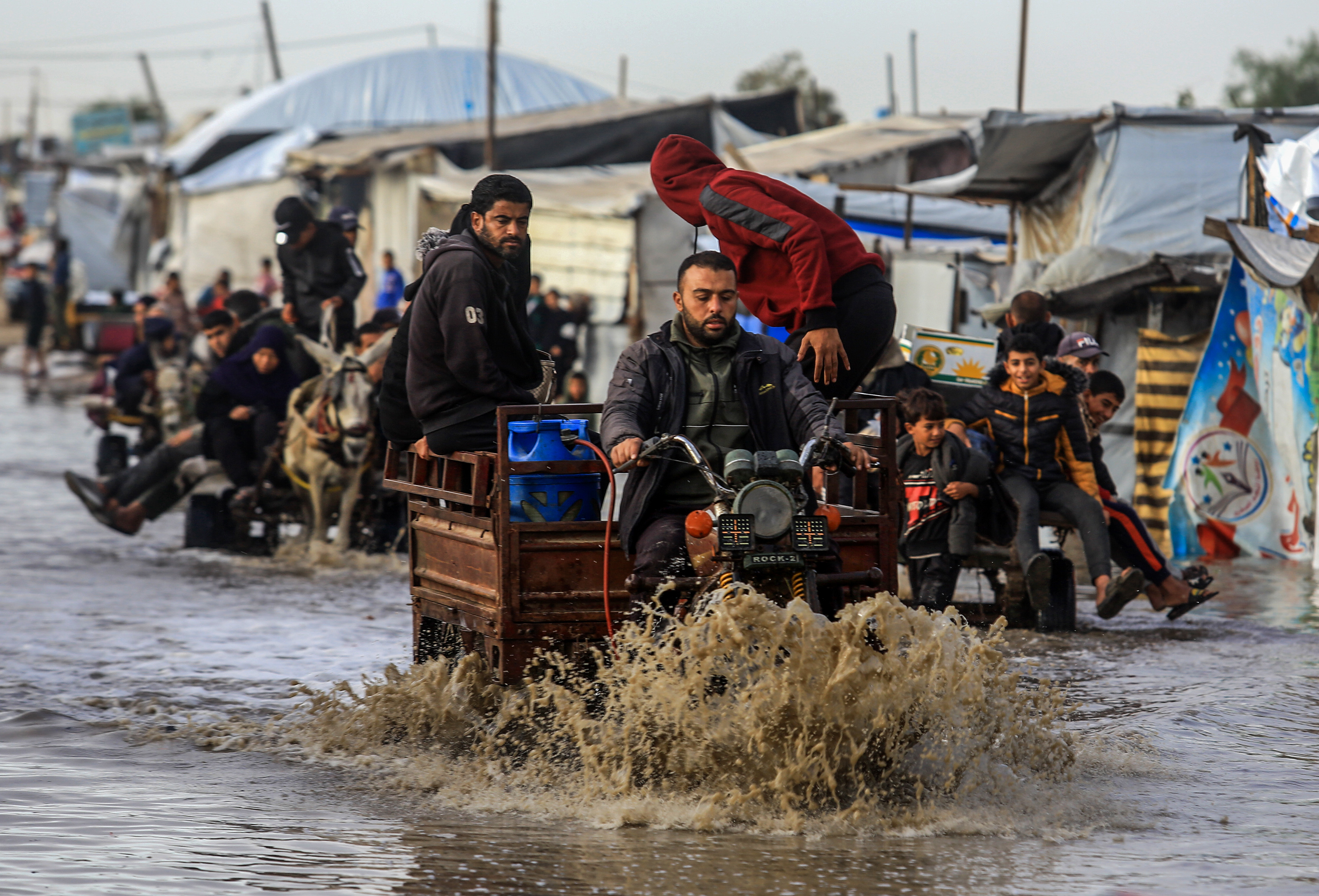 KHAN YUNIS, GAZA - 15. NOVEMBER: Obilne kiše su u subotu poplavile