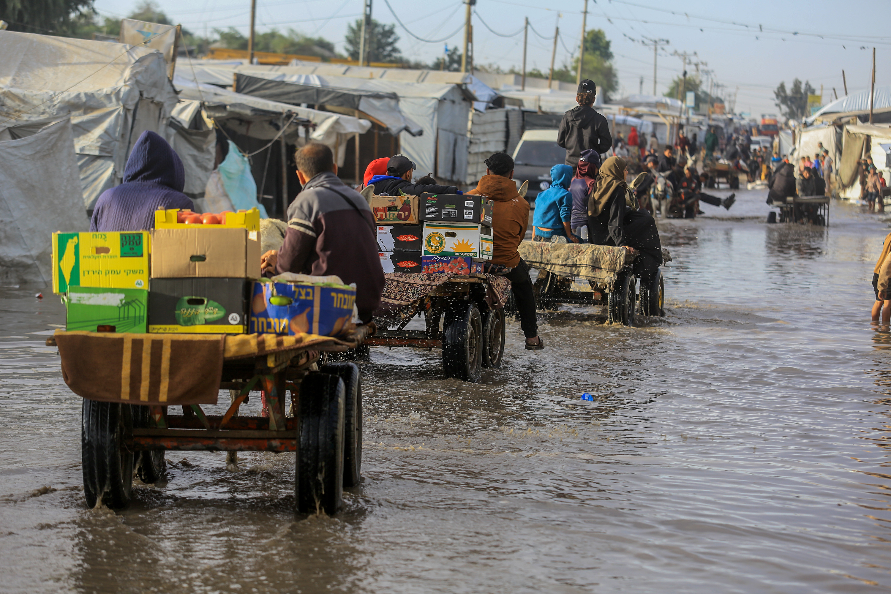 KHAN YUNIS, GAZA - 15. NOVEMBER: Obilne kiše su u subotu poplavile