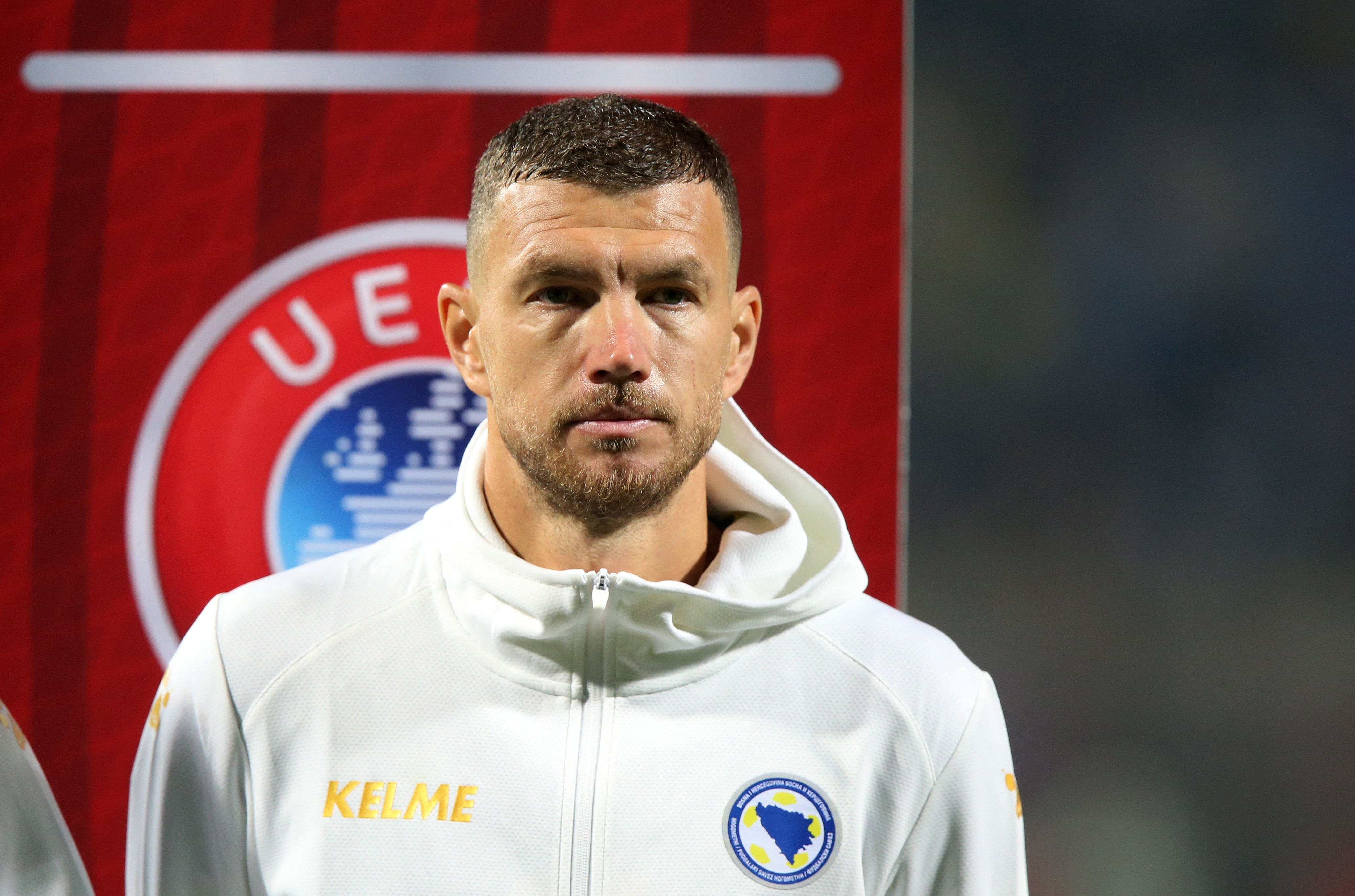Soccer Football - FIFA World Cup - UEFA Qualifiers - Group H - Bosnia and Herzegovina v Romania - Stadion Bilino Polje, Zenica, Bosnia and Herzegovina - November 15, 2025 Bosnia and Herzegovina's Edin Dzeko lines up before the match REUTERS/Amel Emric