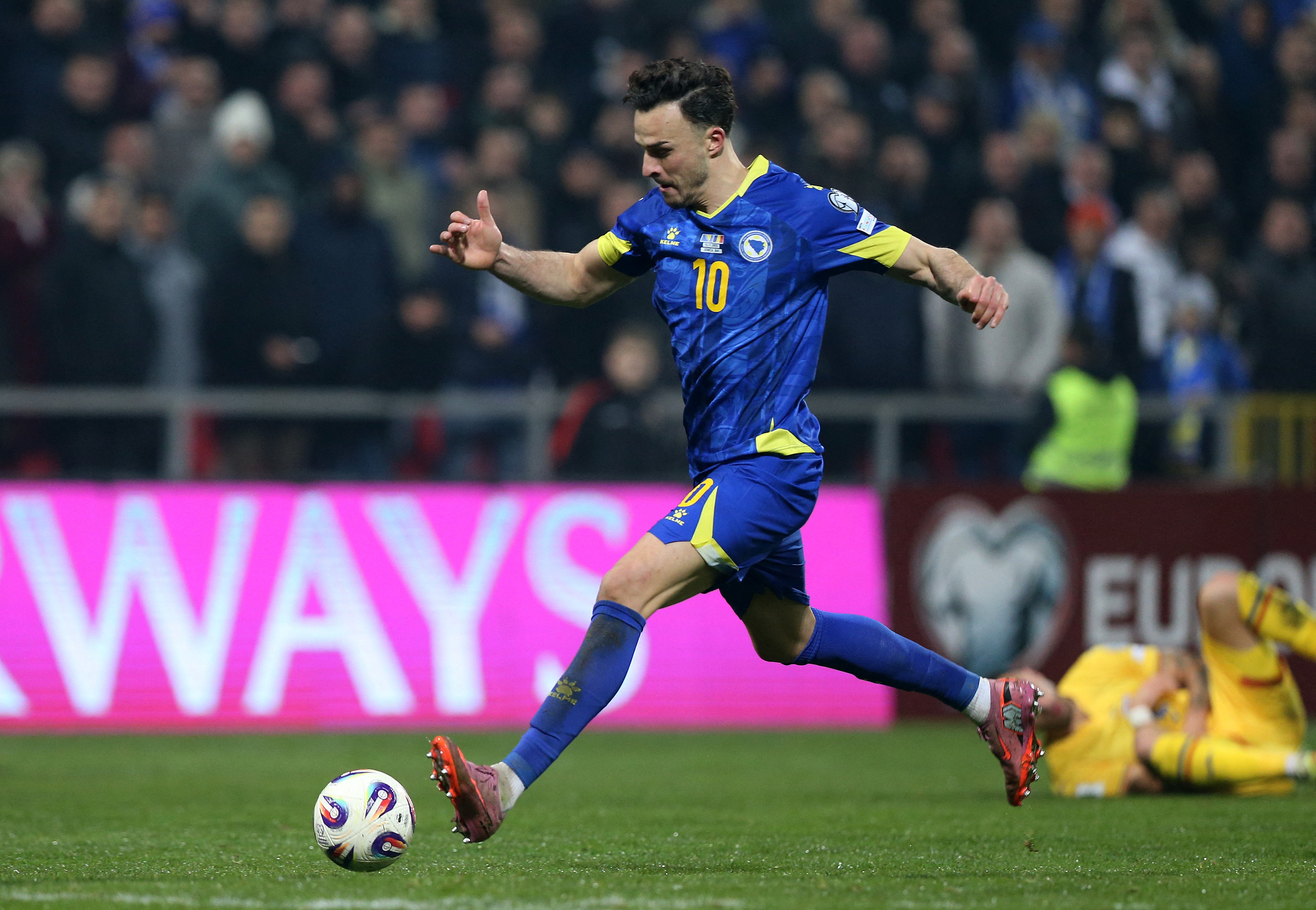 Soccer Football - FIFA World Cup - UEFA Qualifiers - Group H - Bosnia and Herzegovina v Romania - Stadion Bilino Polje, Zenica, Bosnia and Herzegovina - November 15, 2025 Bosnia and Herzegovina's Haris Tabakovic in action REUTERS/Amel Emric