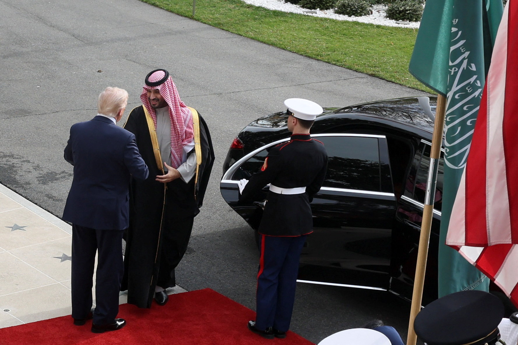 U.S. President Donald Trump welcomes Saudi Crown Prince and Prime Minister Mohammed bin Salman, at White House in Washington, D.C., U.S., November 18, 2025. REUTERS/Jessica Koscielniak