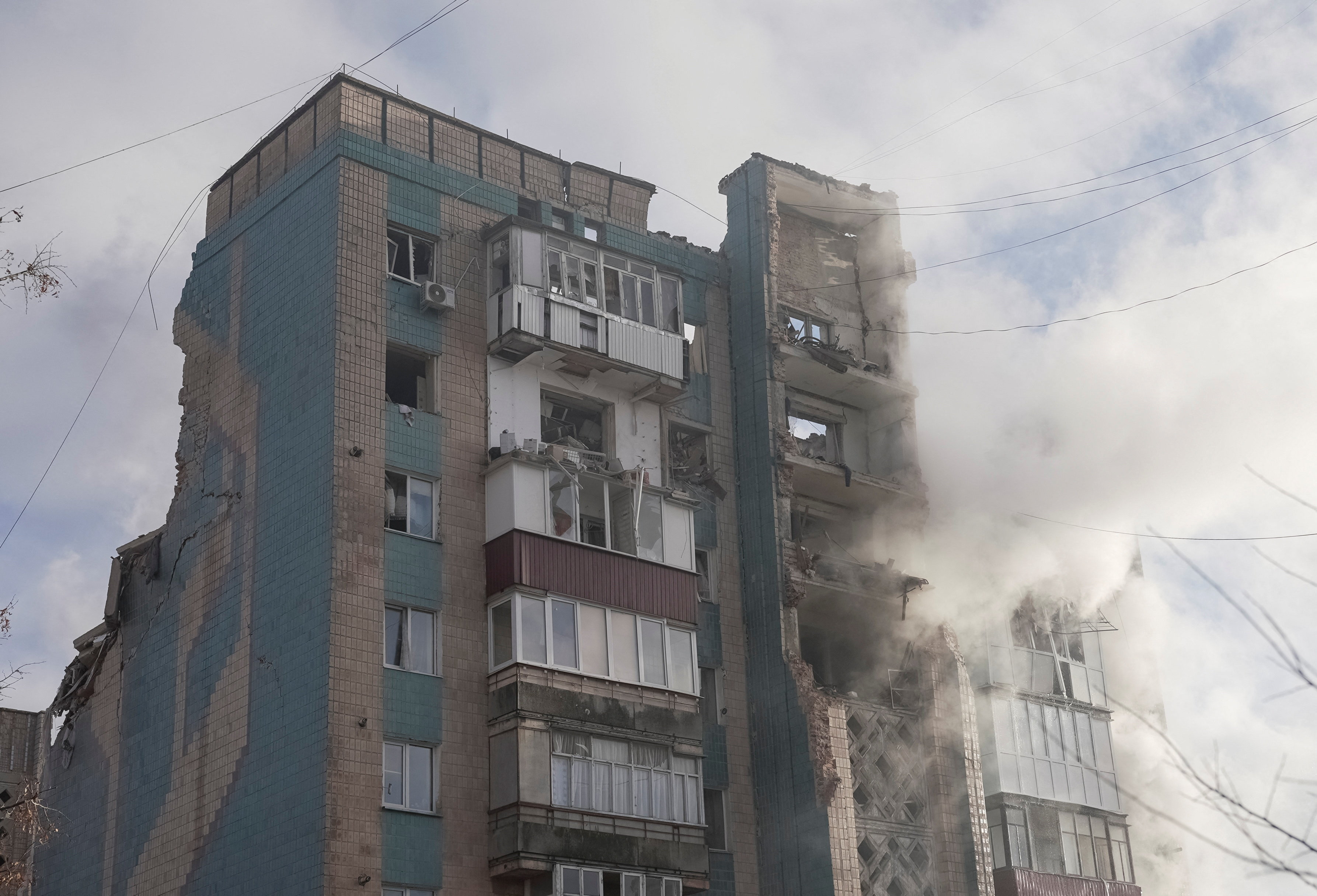 The apartment building hit by a morning Russian missile strike, amid Russia's attack on Ukraine, in Ternopil, Ukraine November 19, 2025. REUTERS/Andriy Bodak