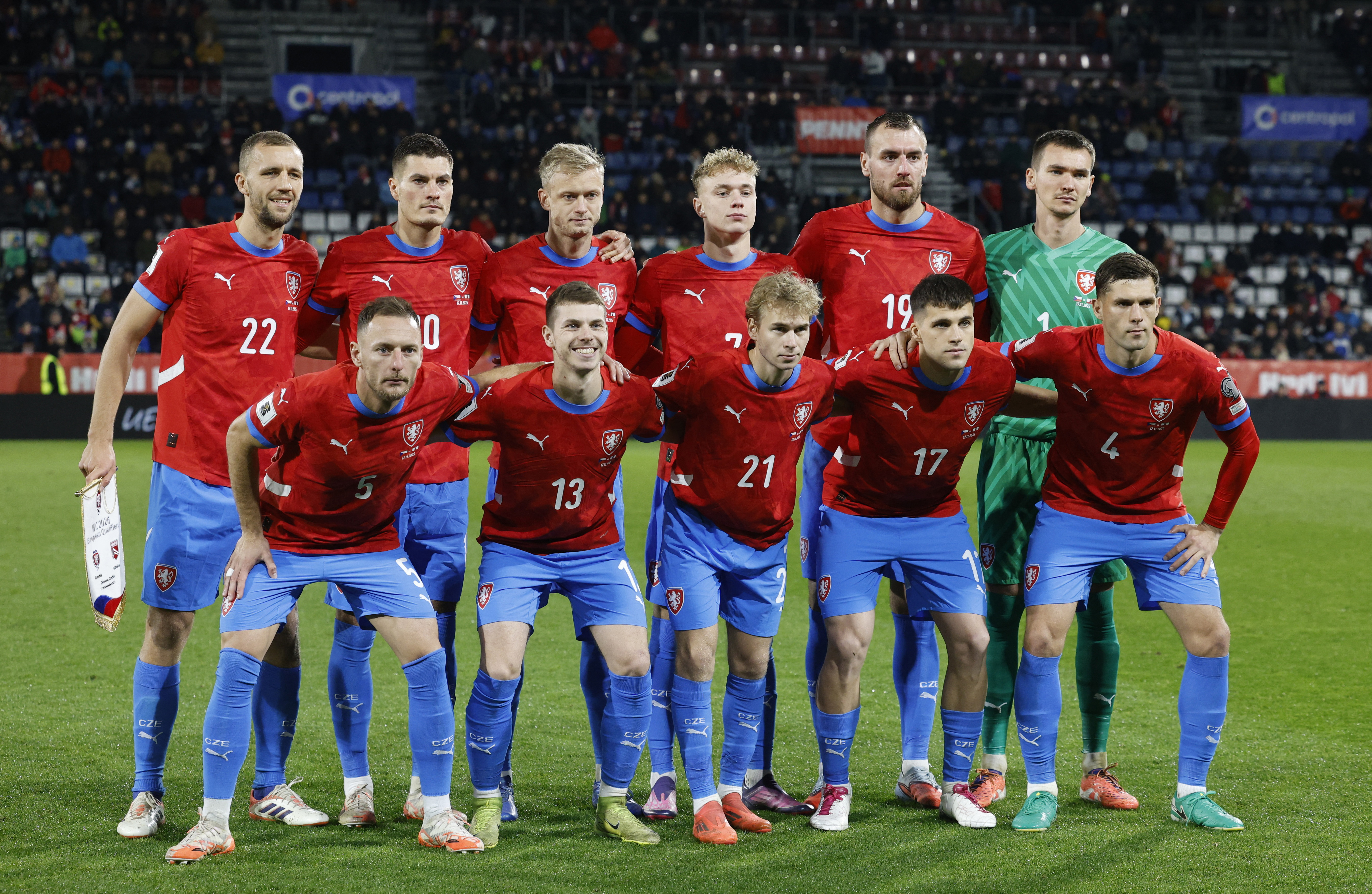 Soccer Football - World Cup - UEFA Qualifiers - Group L - Czech Republic v Gibraltar - Andruv Stadion, Olomouc, Czech Republic - November 17, 2025 Czech Republic players pose for a team group photo before the match REUTERS/David W Cerny