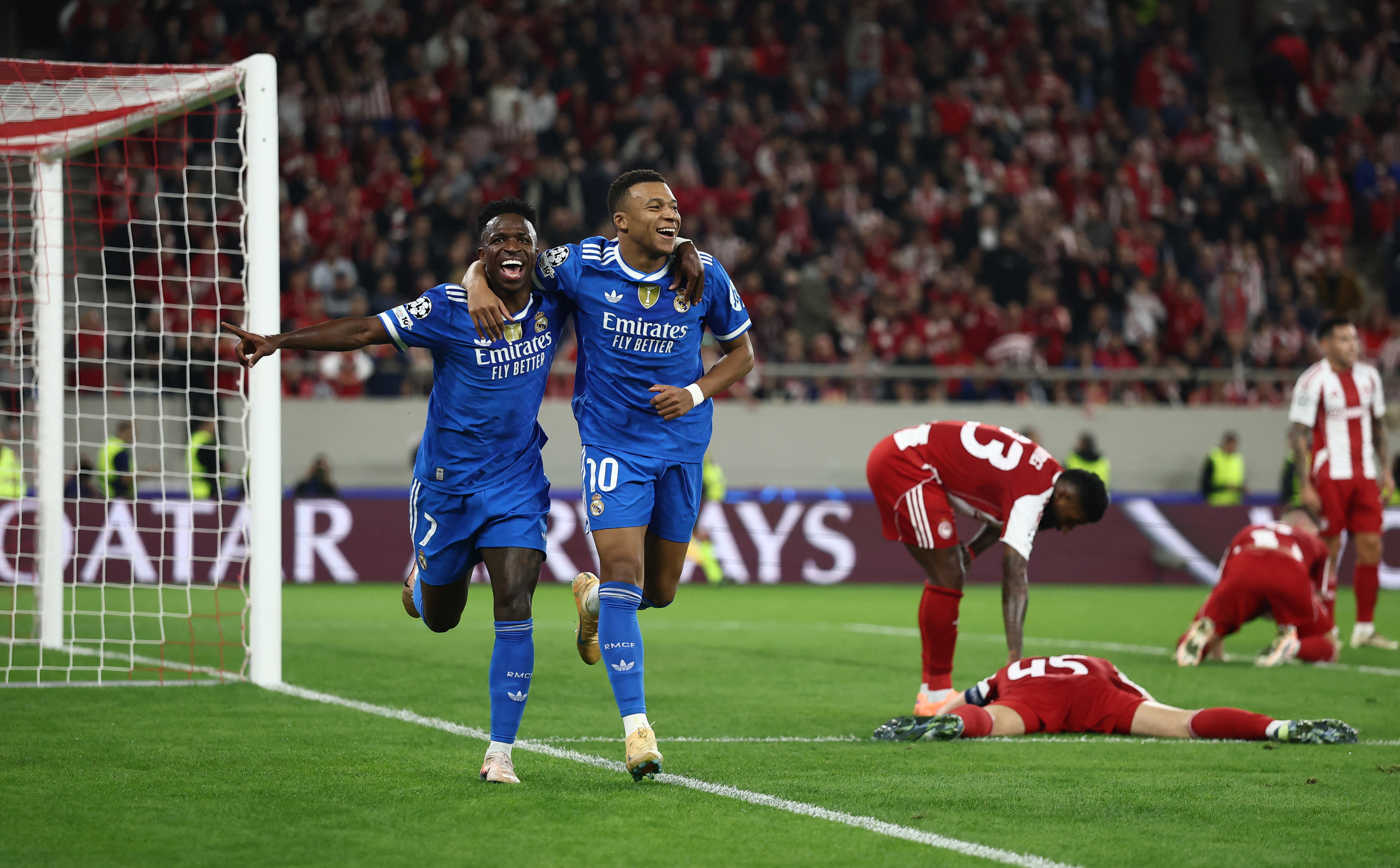 Soccer Football - UEFA Champions League - Olympiacos v Real Madrid - Georgios Karaiskakis Stadium, Piraeus, Greece - November 26, 2025 Real Madrid's Kylian Mbappe celebrates scoring their fourth goal with Vinicius Junior REUTERS/Stephane Mahe