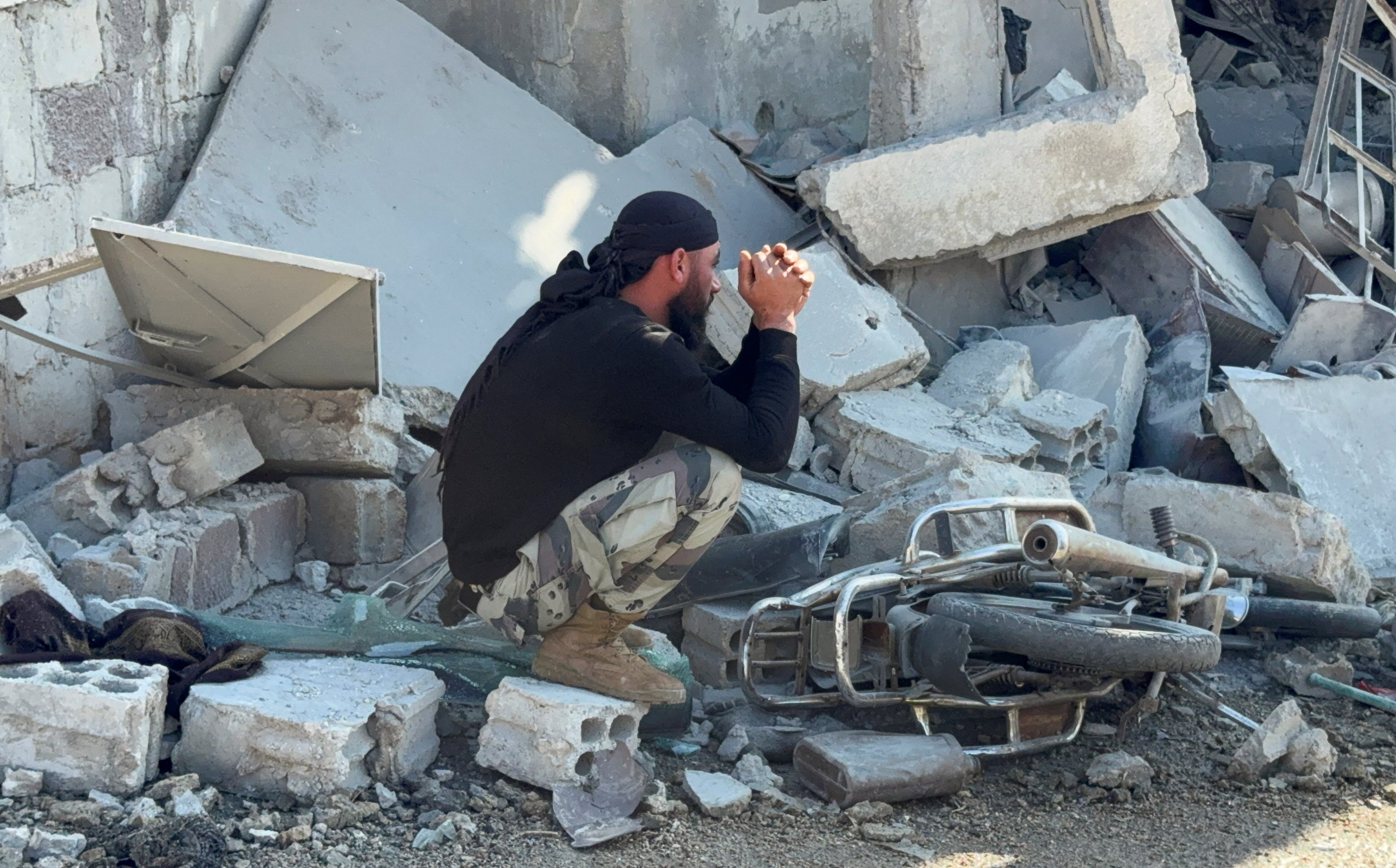 2025-11-28T104343Z_360801632_RC2J5IAV7VN5_RTRMADP_3_SYRIA-SECURITY-ISRAEL (1)