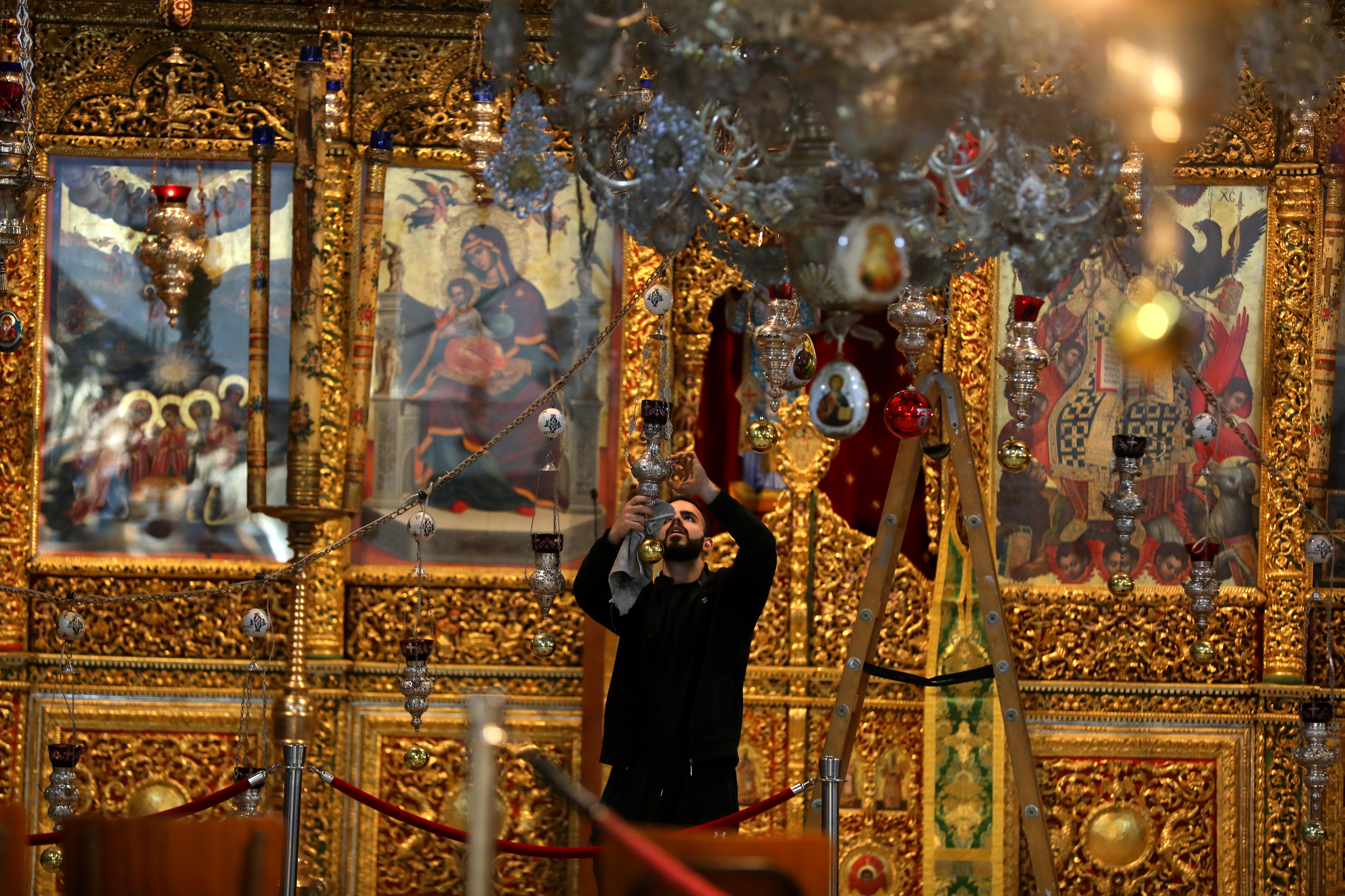 BETLEHEM, ZAPADNA OBALA - 3. DECEMBAR: U crkvi Rođenja Isusova nastavljene su pripreme za Božić, Betlehem, Zapadna obala, 3. decembra 2025. ( Wisam Hashlamoun - Anadolu Agency )