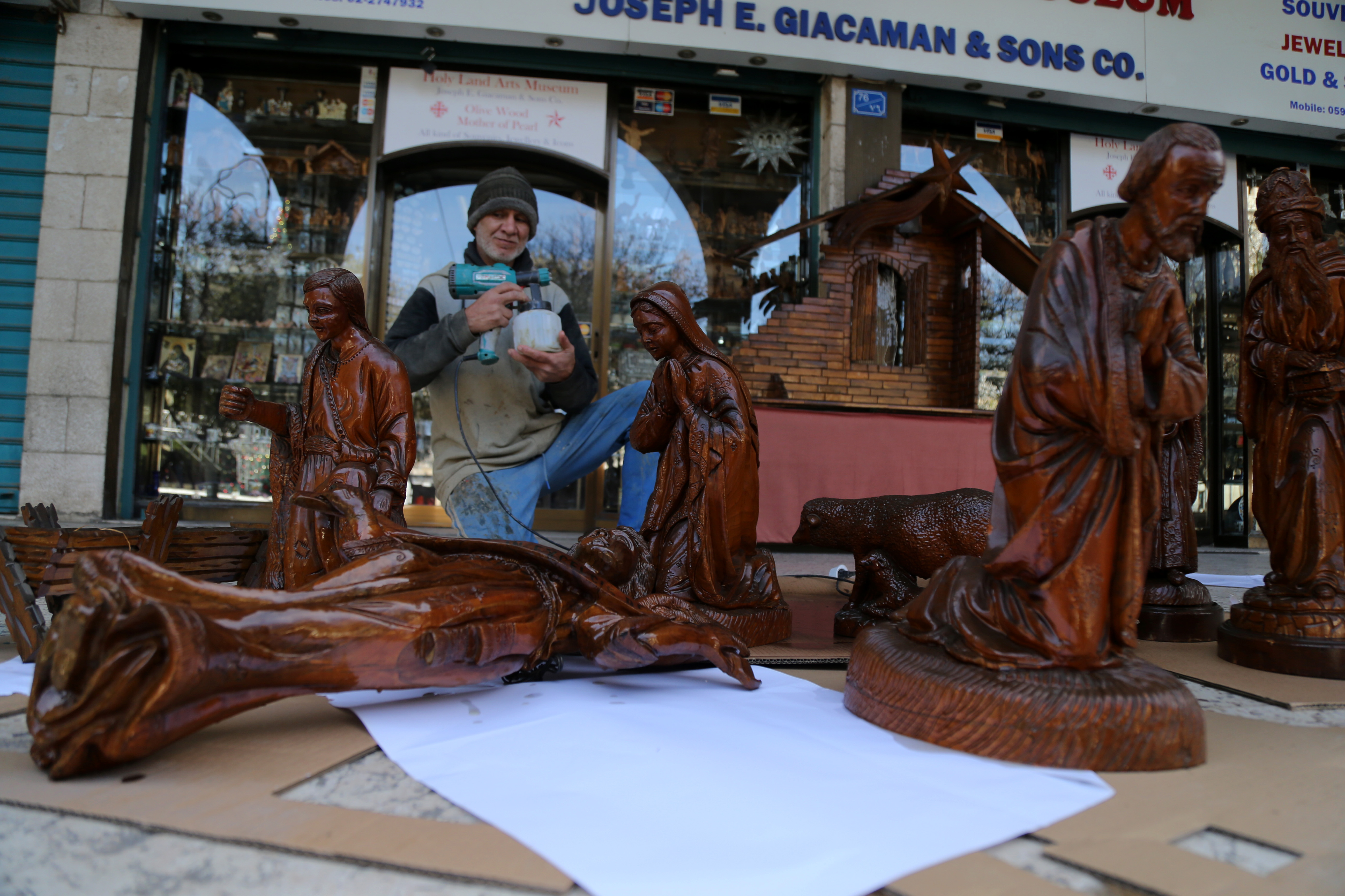 BETLEHEM, ZAPADNA OBALA - 3. DECEMBAR: U crkvi Rođenja Isusova nastavljene su pripreme za Božić, Betlehem, Zapadna obala, 3. decembra 2025. ( Wisam Hashlamoun - Anadolu Agency )