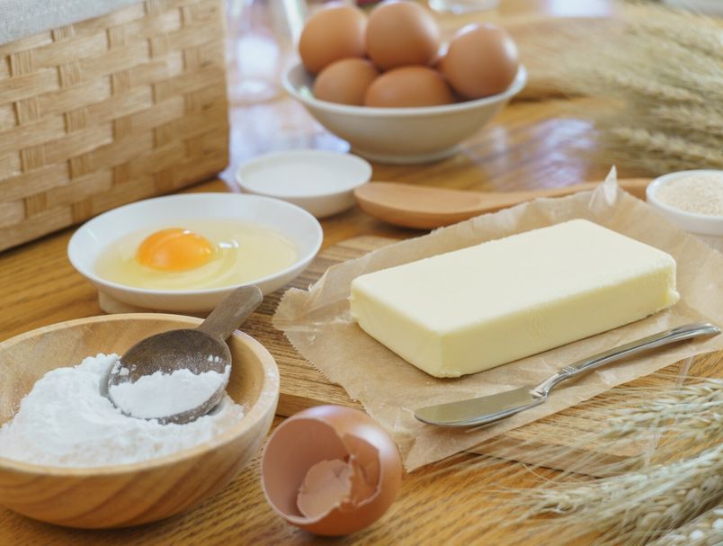 63209803-bolje-rezultate-postici-cete-ako-za-kolace-koristite-jaja-i-maslac-sa-sobne-temperature