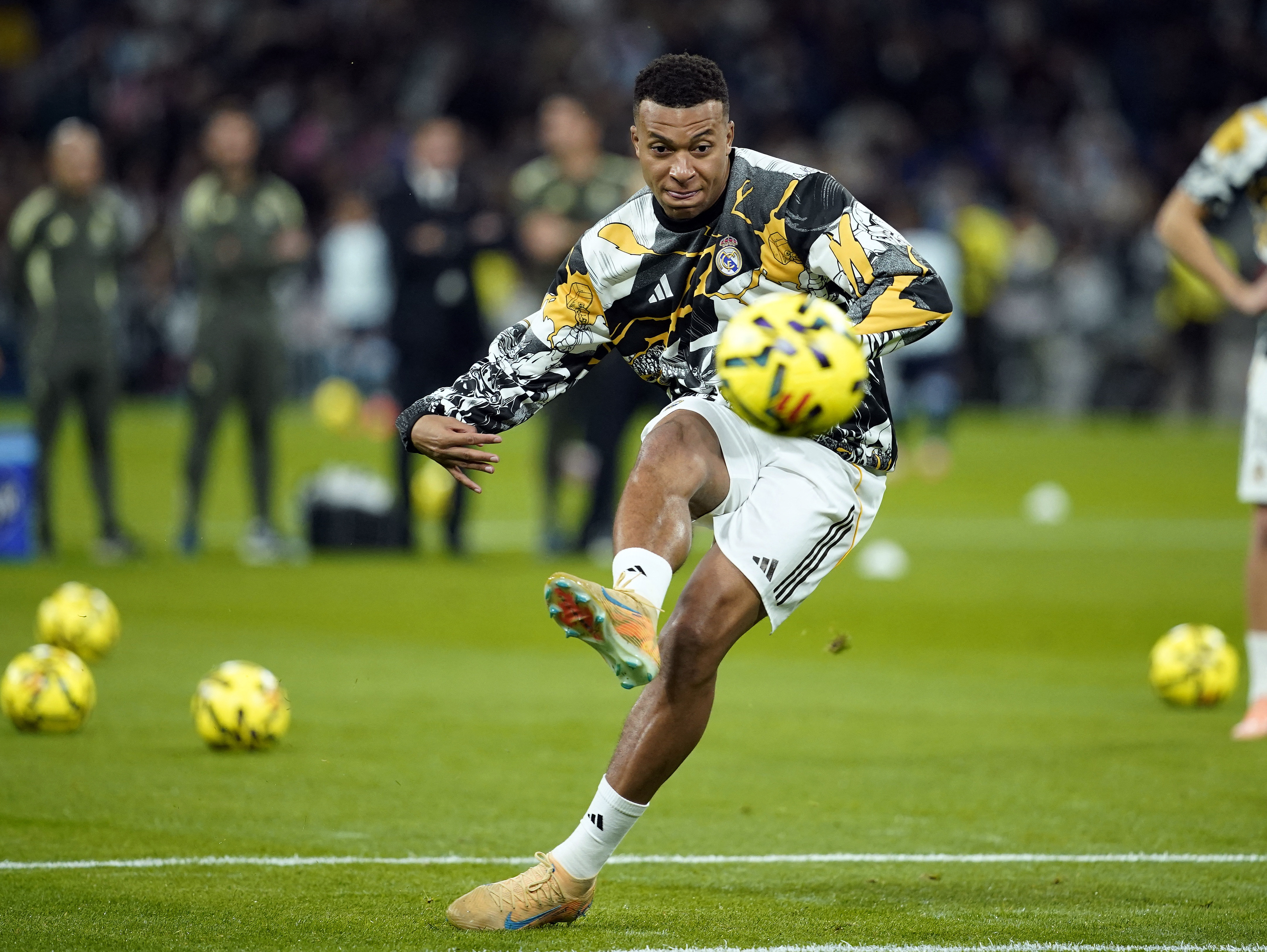 Soccer Football - LaLiga - Real Madrid v Celta Vigo - Santiago Bernabeu, Madrid, Spain - December 7, 2025 Real Madrid's Kylian Mbappe during the warm up before the match REUTERS/Ana Beltran