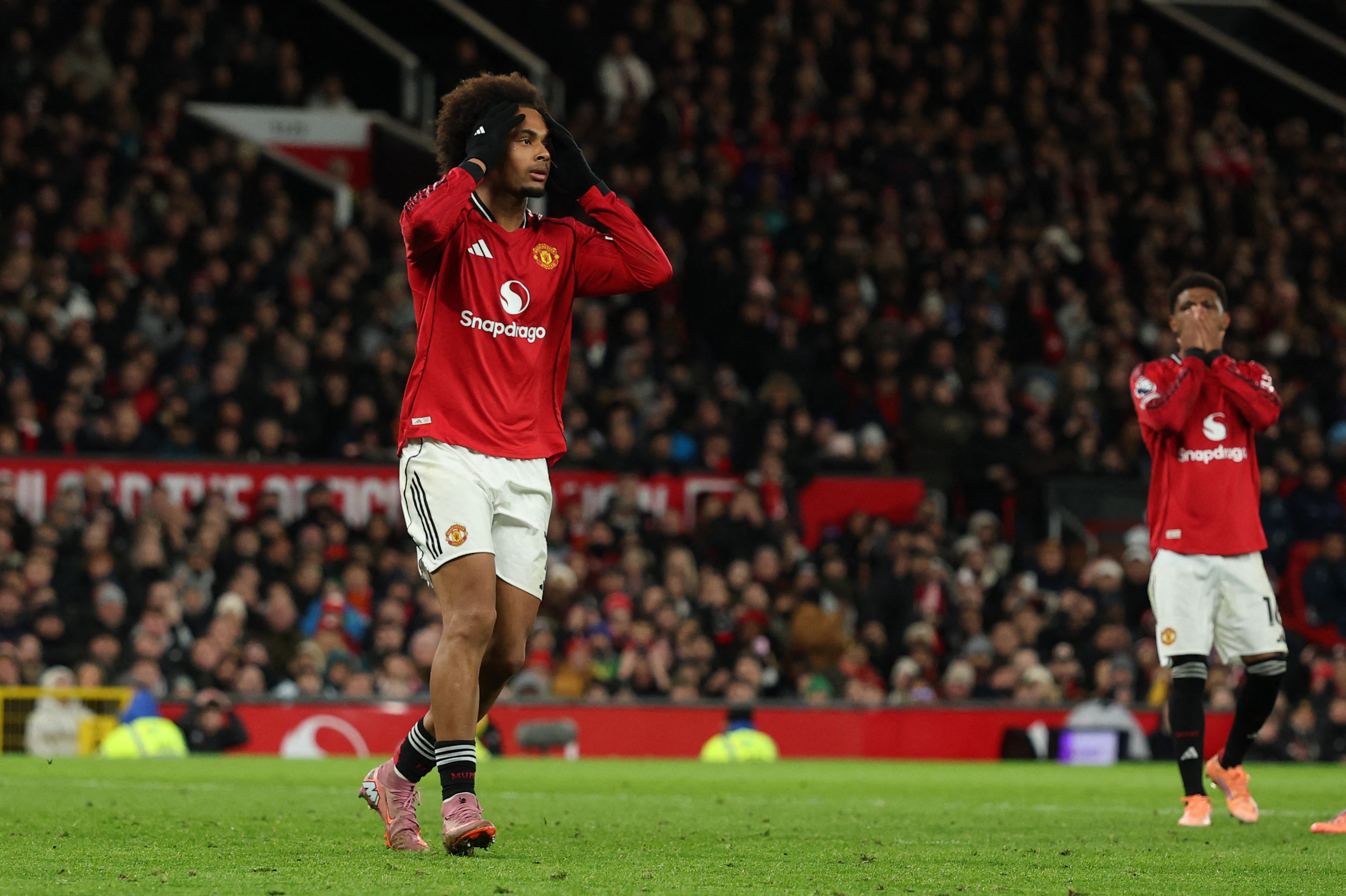 Soccer Football - Premier League - Manchester United v Everton - Old Trafford, Manchester, Britain - November 24, 2025 Manchester United's Joshua Zirkzee reacts REUTERS/Phil Noble EDITORIAL USE ONLY. NO USE WITH UNAUTHORIZED AUDIO, VIDEO, DATA, FIXTURE LI