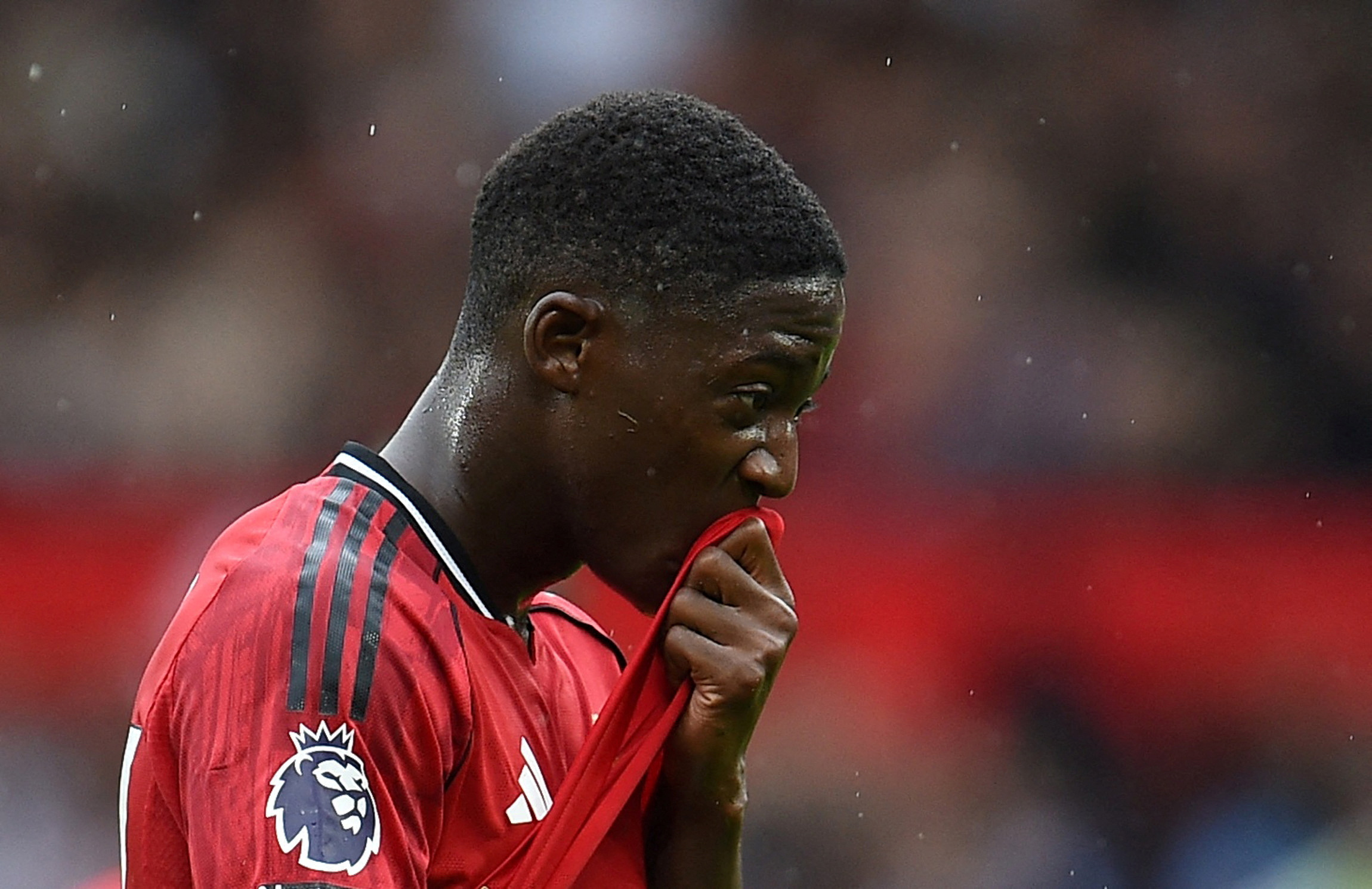 FILE PHOTO: Soccer Football - Premier League - Manchester United v Burnley - Old Trafford, Manchester, Britain - August 30, 2025  Manchester United's Kobbie Mainoo REUTERS/Peter Powell EDITORIAL USE ONLY. NO USE WITH UNAUTHORIZED AUDIO, VIDEO, DATA, FIXTU