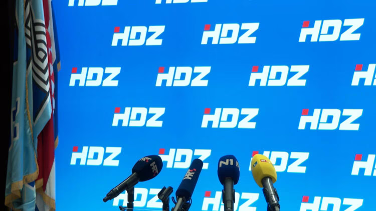 1693913505-1667839603-zg-wmt-1640.format-avif.width-900