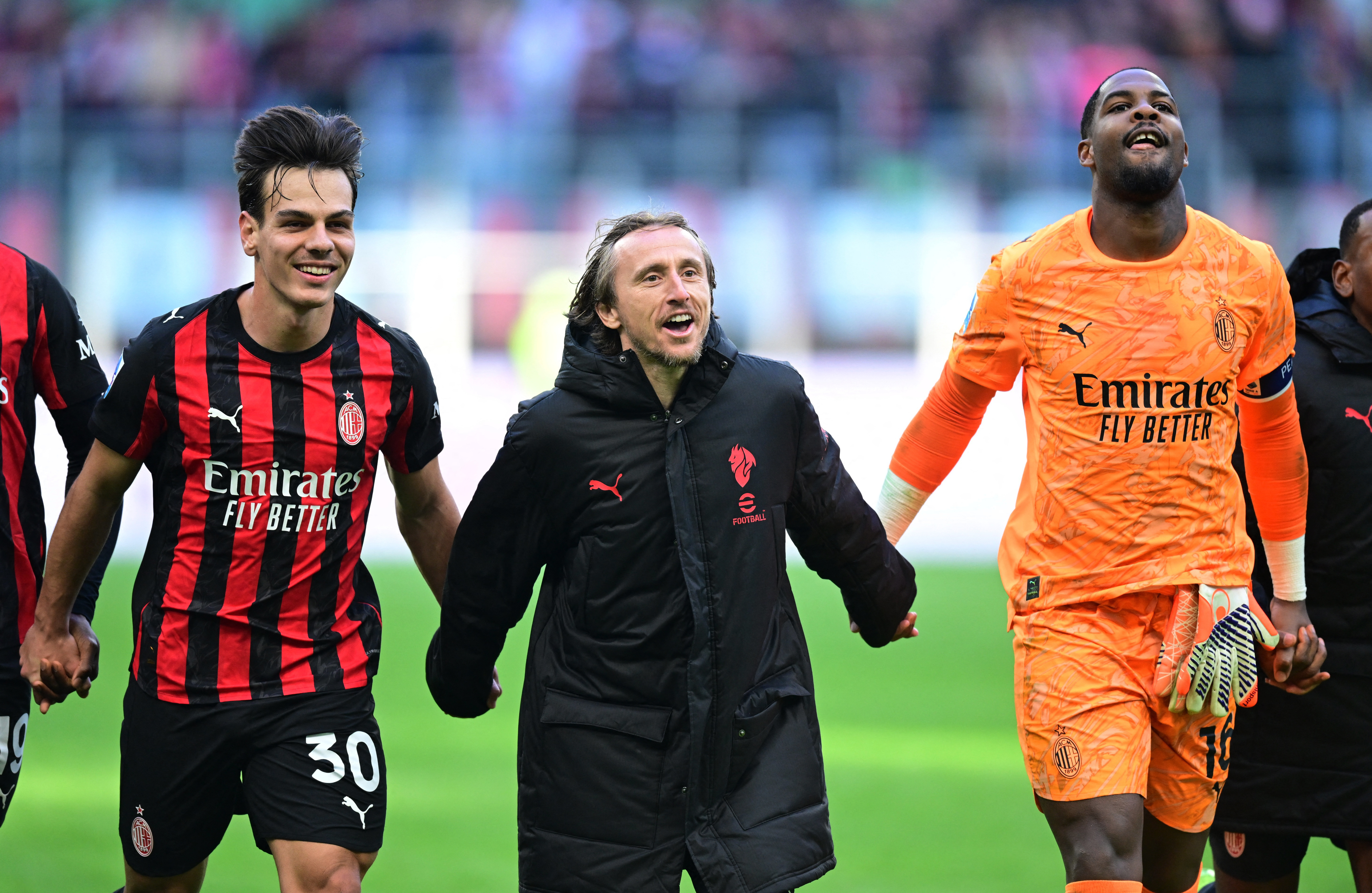 Soccer Football - Serie A - AC Milan v Hellas Verona - San Siro, Milan, Italy - December 28, 2025 AC Milan's Ardon Jashari, Luka Modric and Mike Maignan celebrate with teammates after the match REUTERS/Daniele Mascolo