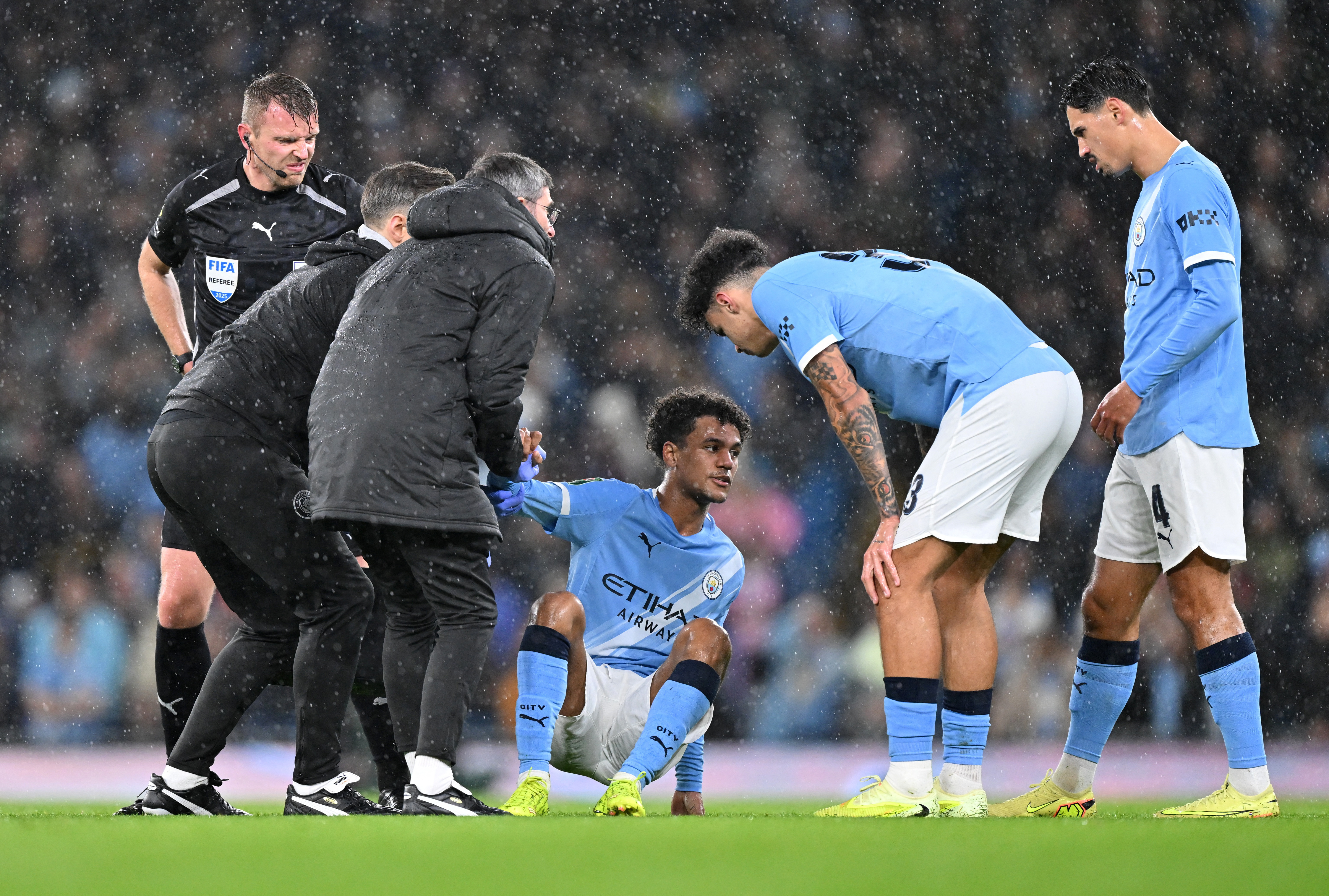 Soccer Football - Carabao Cup - Quarter Final - Manchester City v Brentford - Etihad Stadium, Manchester, Britain - December 17, 2025  Manchester City's Oscar Bobb is helped before being substituted after sustaining an injury REUTERS/Peter Powell EDITORIA