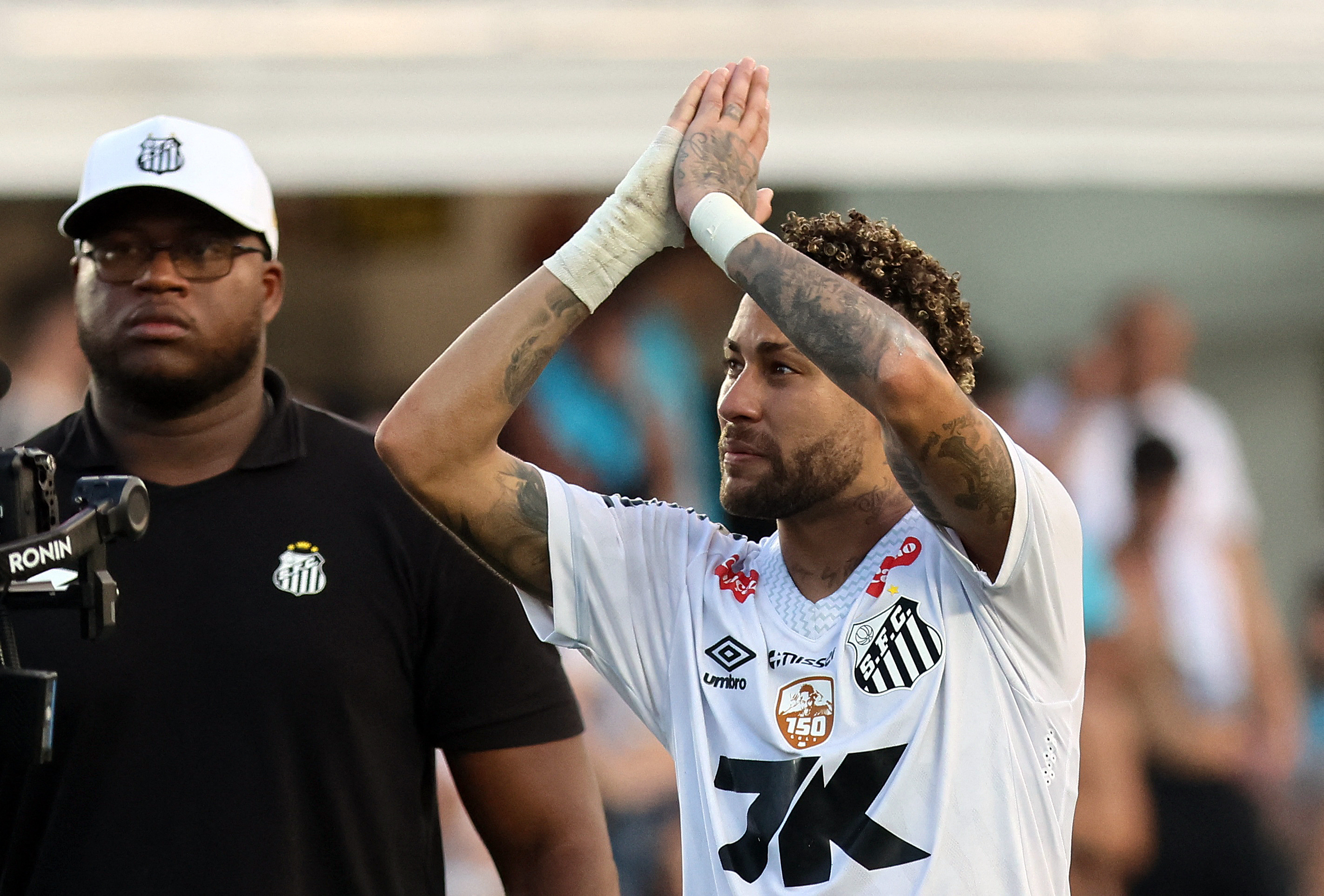 Soccer Football - Brasileiro Championship - Santos v Cruzeiro - Estadio Urbano Caldeira, Santos, Brazil - December 7, 2025 Santos' Neymar celebrates after the match REUTERS/Thiago Bernardes