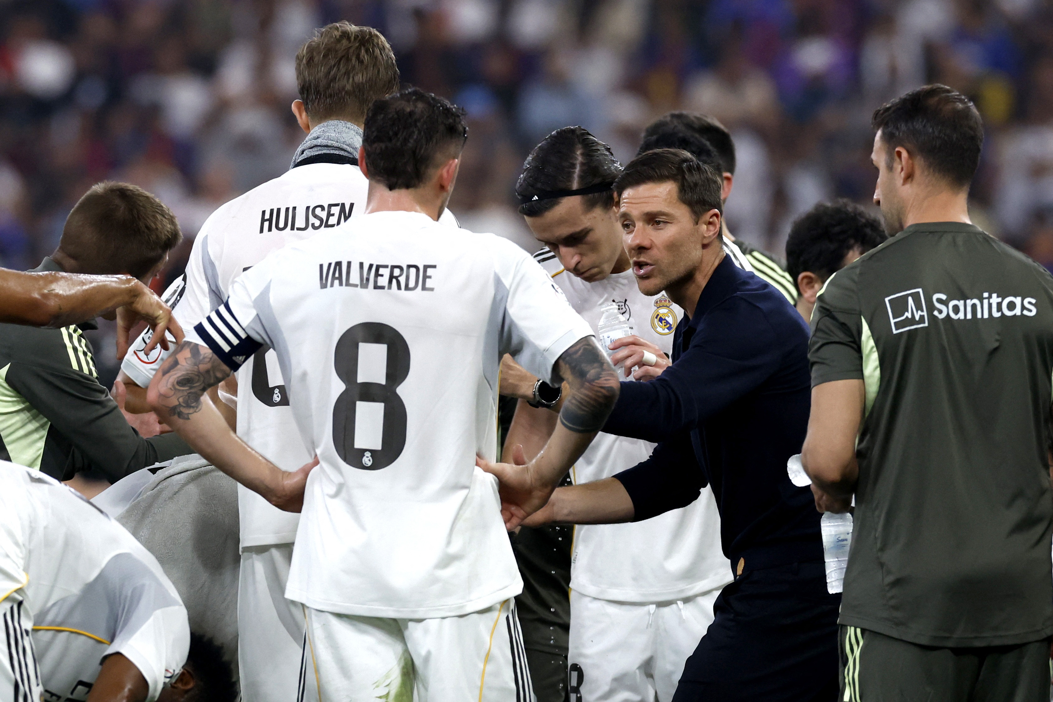 Soccer Football - Spanish Super Cup - Final - FC Barcelona v Real Madrid - King Abdullah Sports City Stadium, Jeddah, Saudi Arabia - January 11, 2026  Real Madrid coach Xabi Alonso gives instructions to the players during a break in play REUTERS/Vincent W