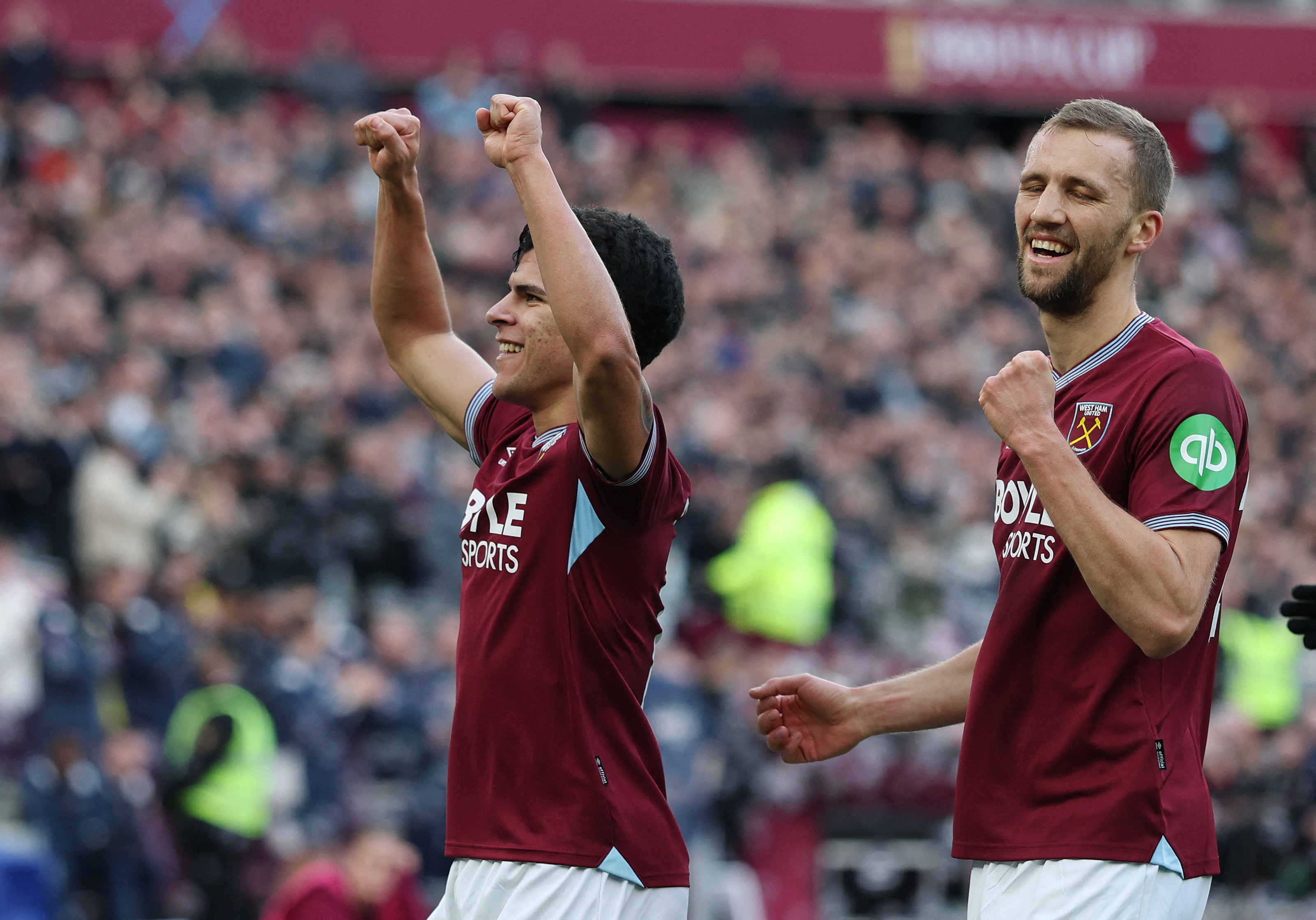 Soccer Football - Premier League - West Ham United v Sunderland - London Stadium, London, Britain - January 24, 2026  West Ham United's Mateus Fernandes celebrates scoring their third goal with West Ham United's Tomas Soucek Action Images via Reuters/Paul