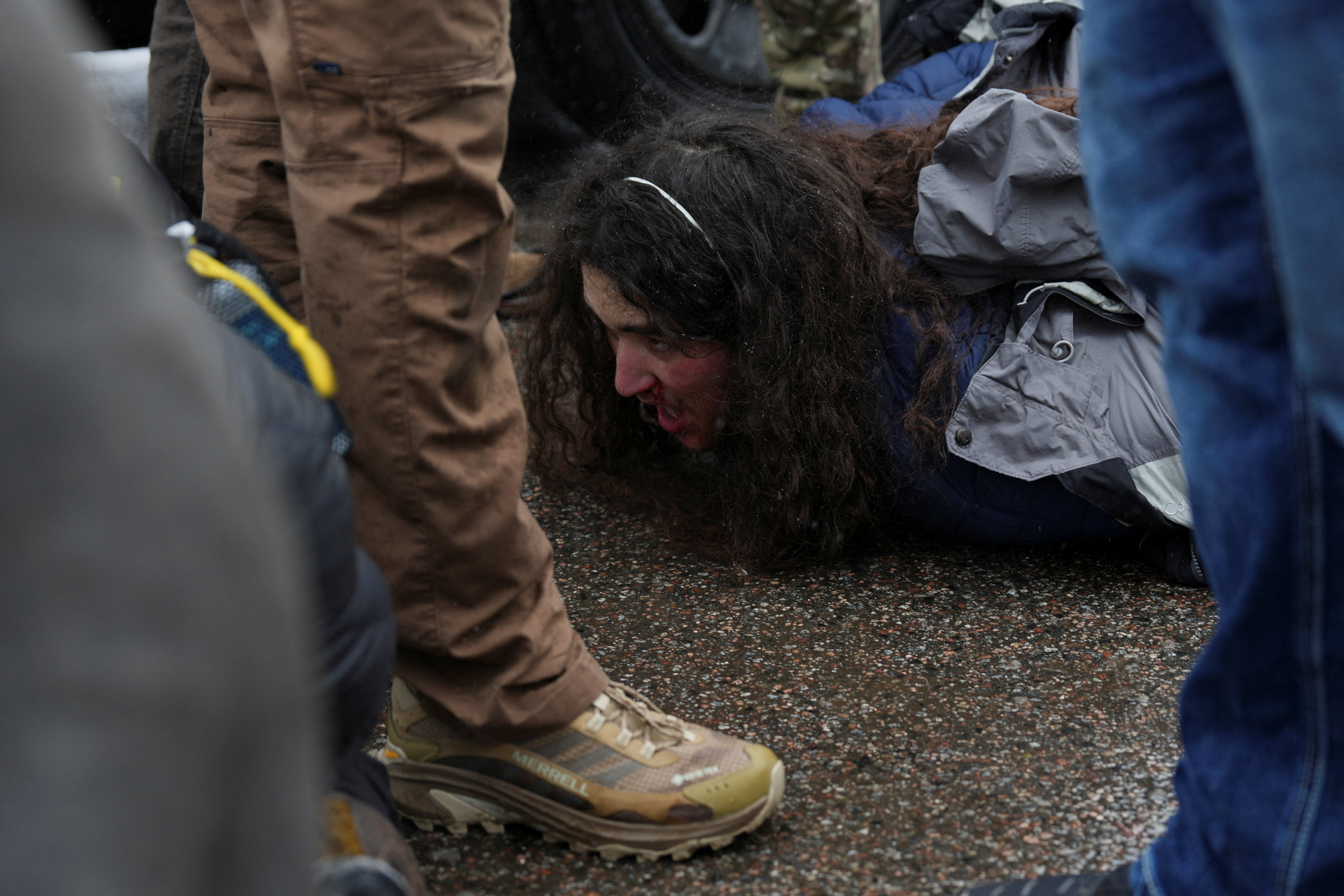 Imigracioni agenti SAD-a hapse demonstranta