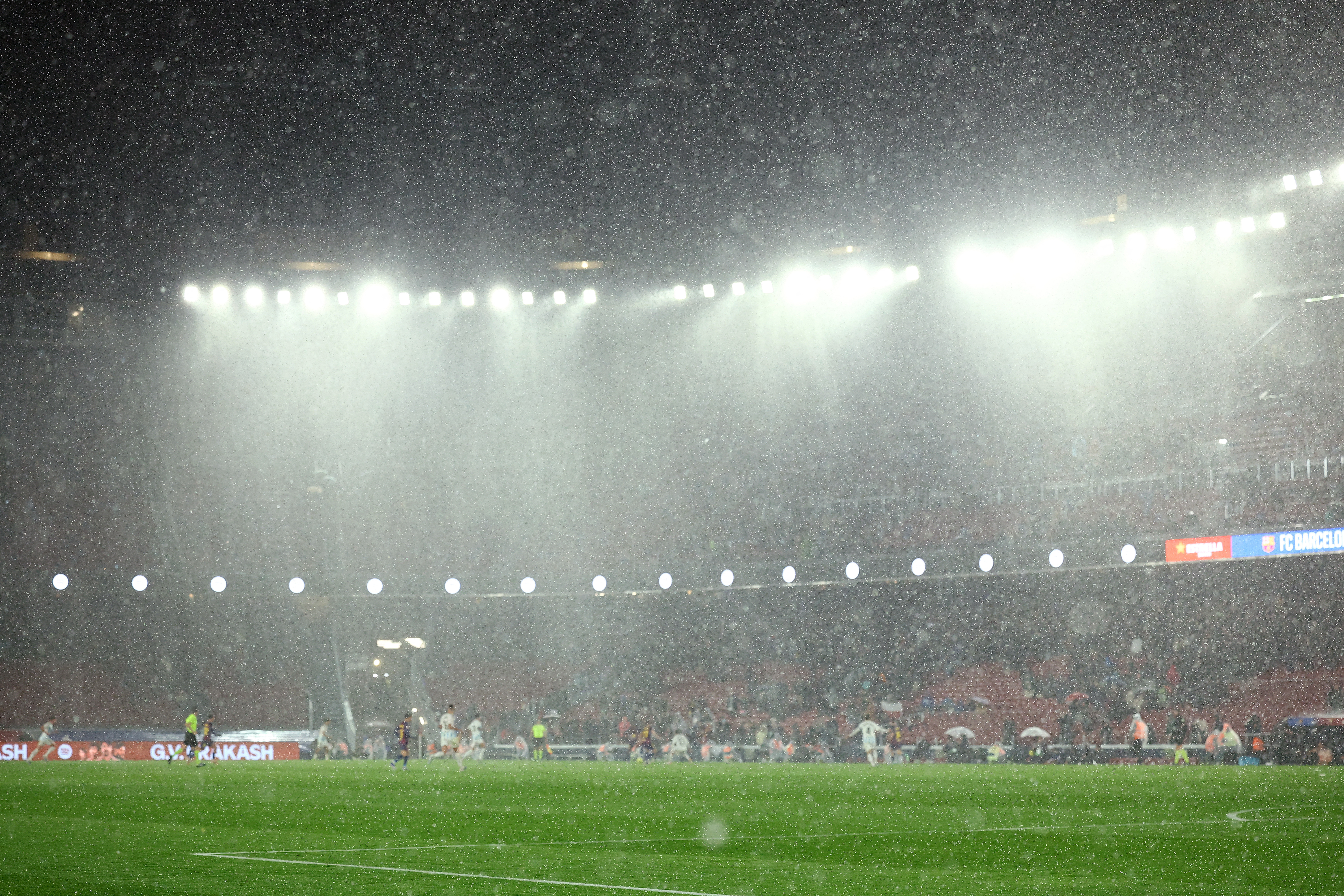 Soccer Football - LaLiga - FC Barcelona v Real Oviedo - Spotify Camp Nou, Barcelona, Spain - January 25, 2026 General view of rain falling during the match REUTERS/Albert Gea