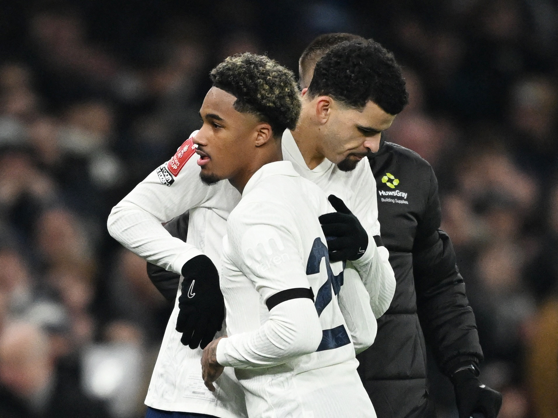 Soccer Football - FA Cup - Third Round - Tottenham Hotspur v Aston Villa - Tottenham Hotspur Stadium, London, Britain - January 10, 2026 Tottenham Hotspur's Dominic Solanke comes on as a substitute to replace Wilson Odobert REUTERS/Dylan Martinez
