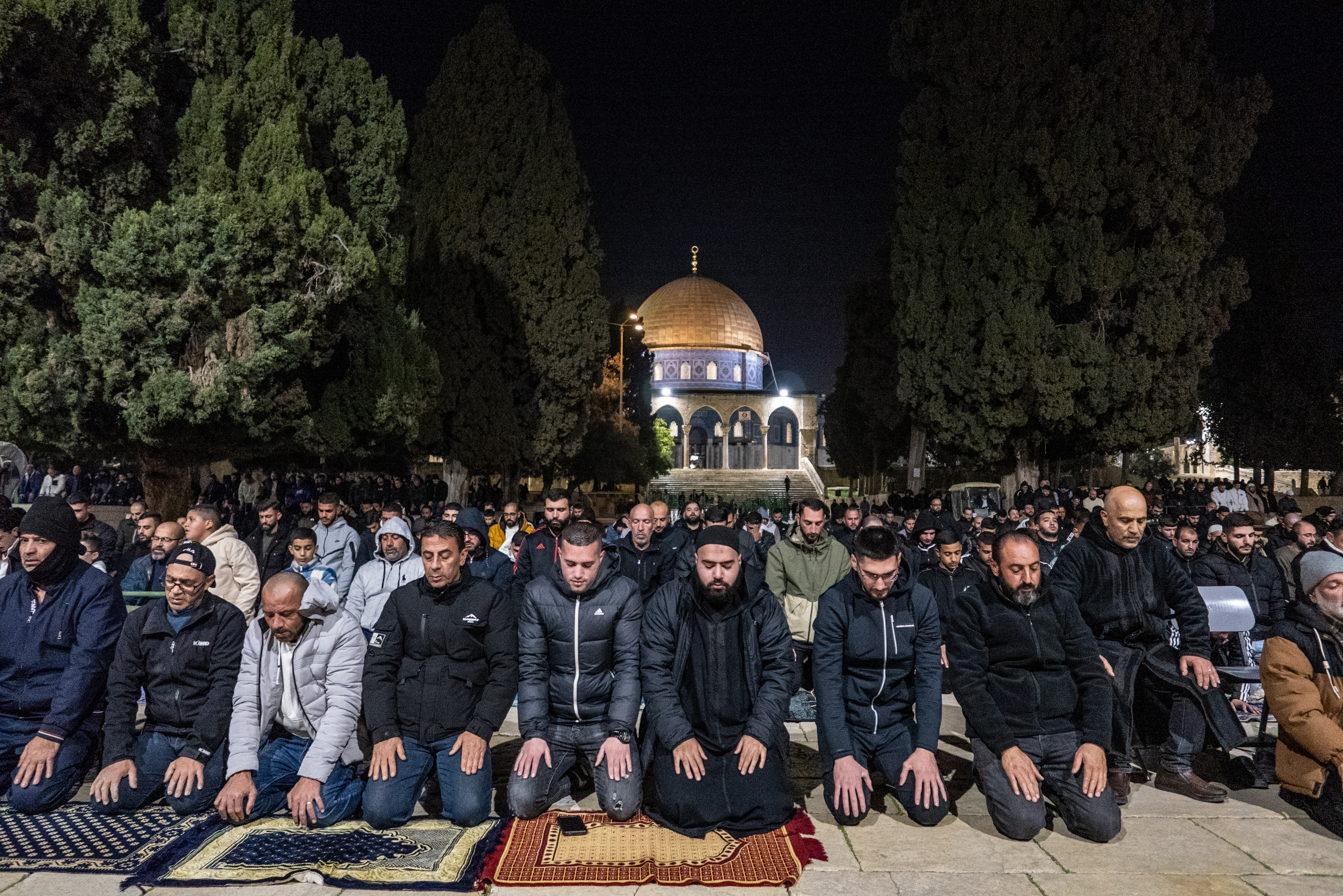 JERUSALEM - 17. FEBRUAR: Muslimani obavljaju prvu teravih-namaz