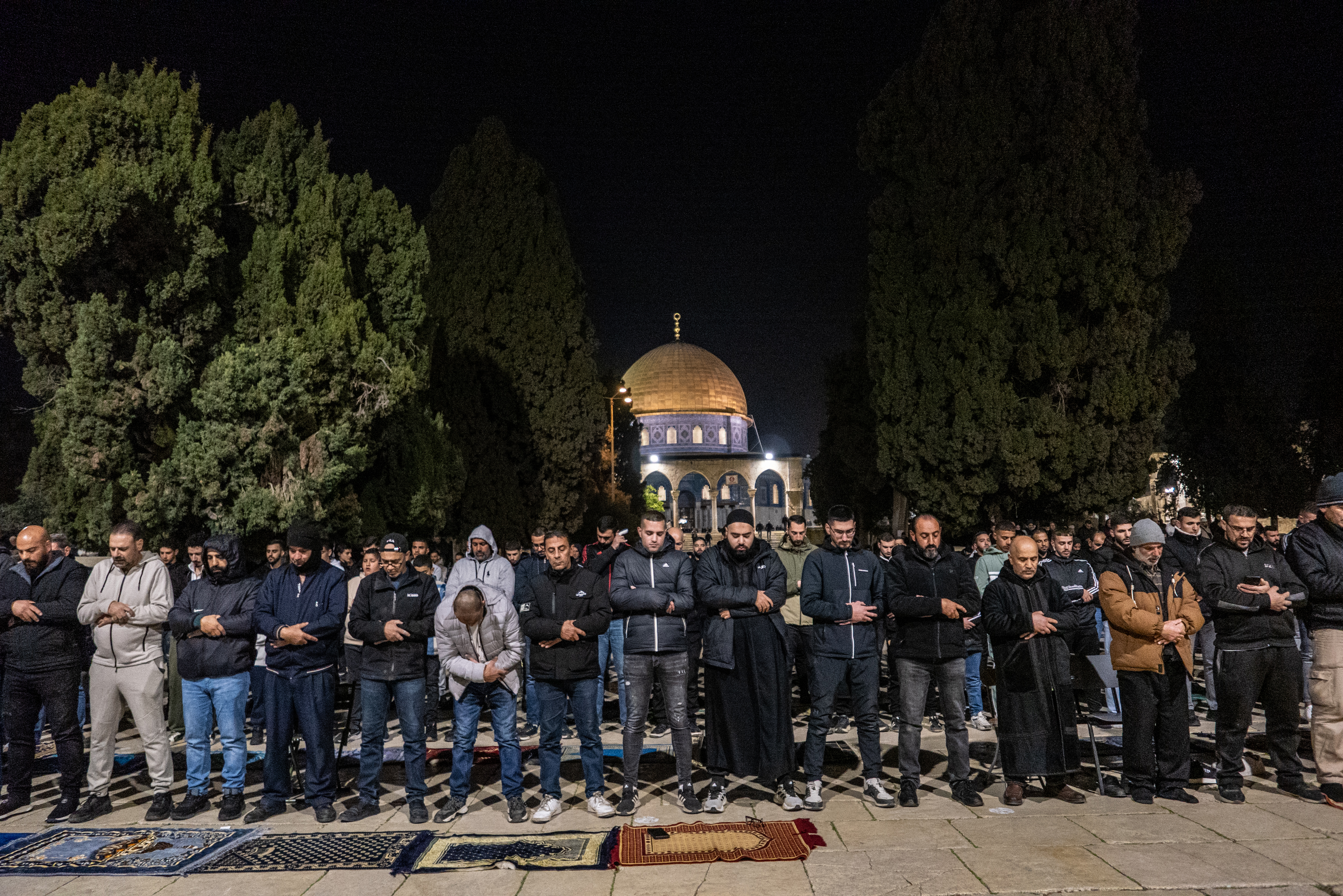 JERUSALEM - 17. FEBRUAR: Muslimani obavljaju prvu teravih-namaz