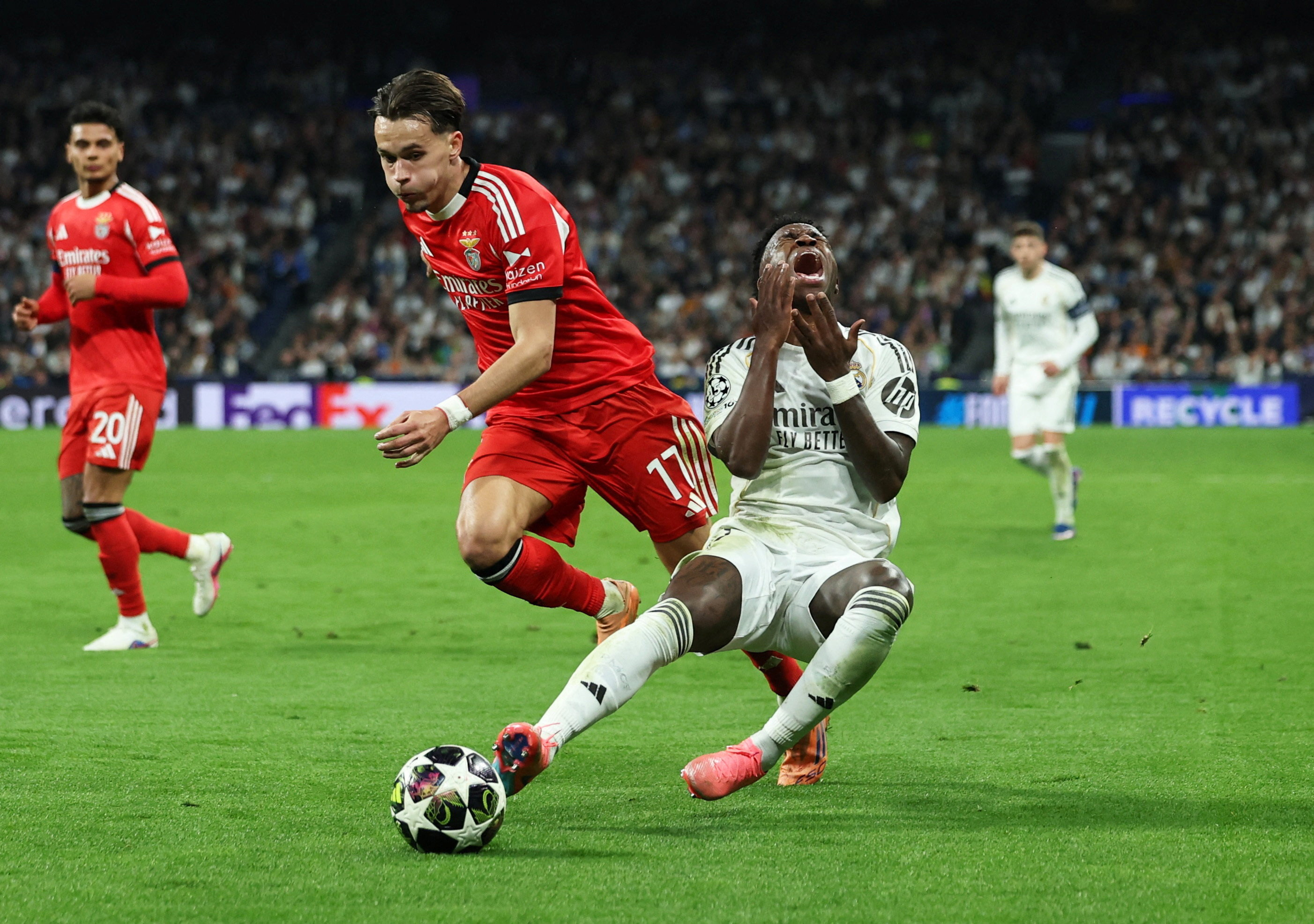 Soccer Football - UEFA Champions League - Play Off - Second Leg - Real Madrid v Benfica - Santiago Bernabeu, Madrid, Spain - February 25, 2026 Real Madrid's Vinicius Junior in action with Benfica's Amar Dedic Amar Dedić Vinicius junior Vinišijus