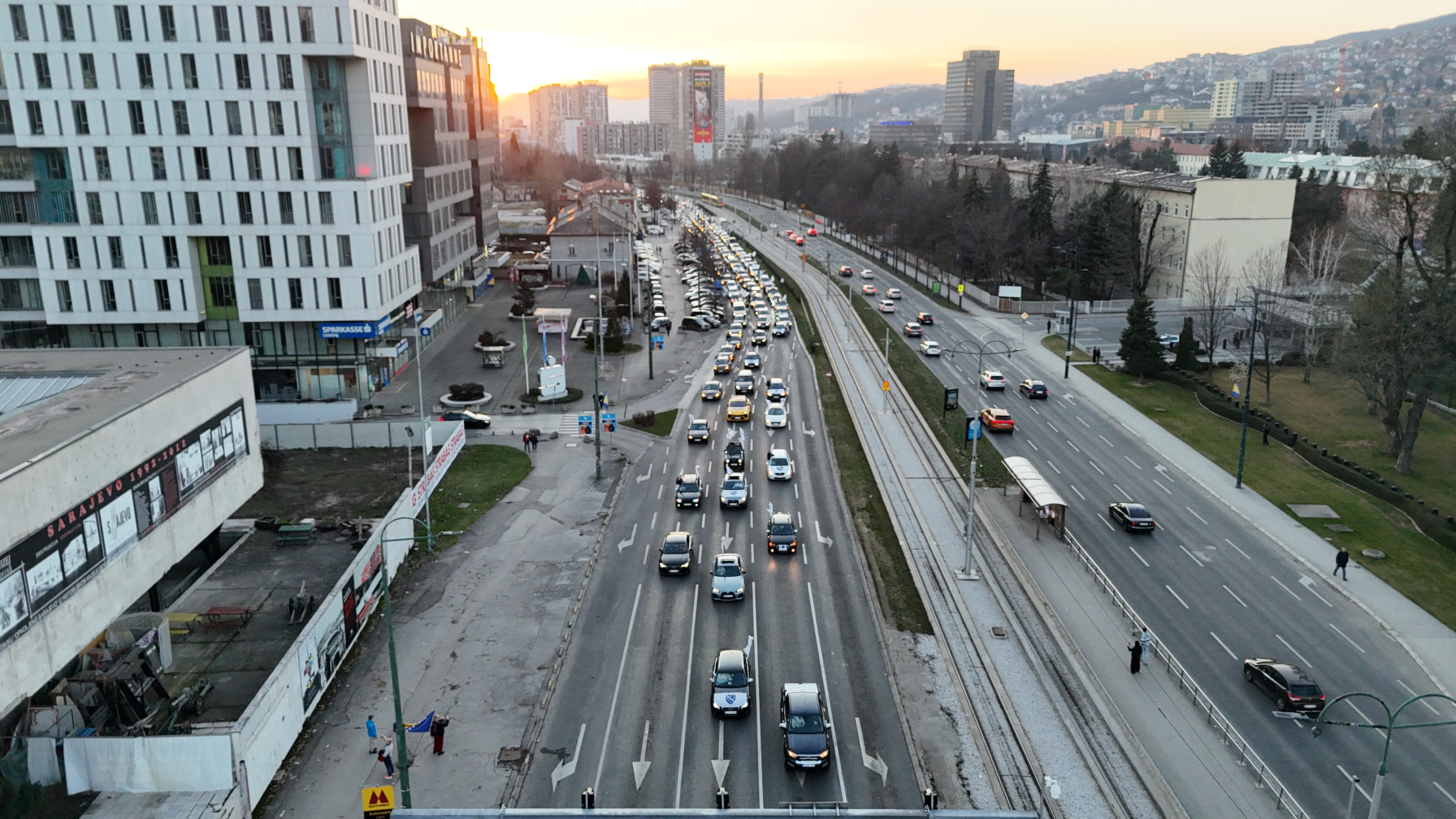 Sarajevo, BiH - 1. mart 2026. godine: Povodom 1. marta, Dana nezavisnosti BiH na ulicama glavnog grada organizovan je tradicionalni “Defile ljiljana” vozilima kroz grad.   ( Denis Zuberi - Anadolu Agency )