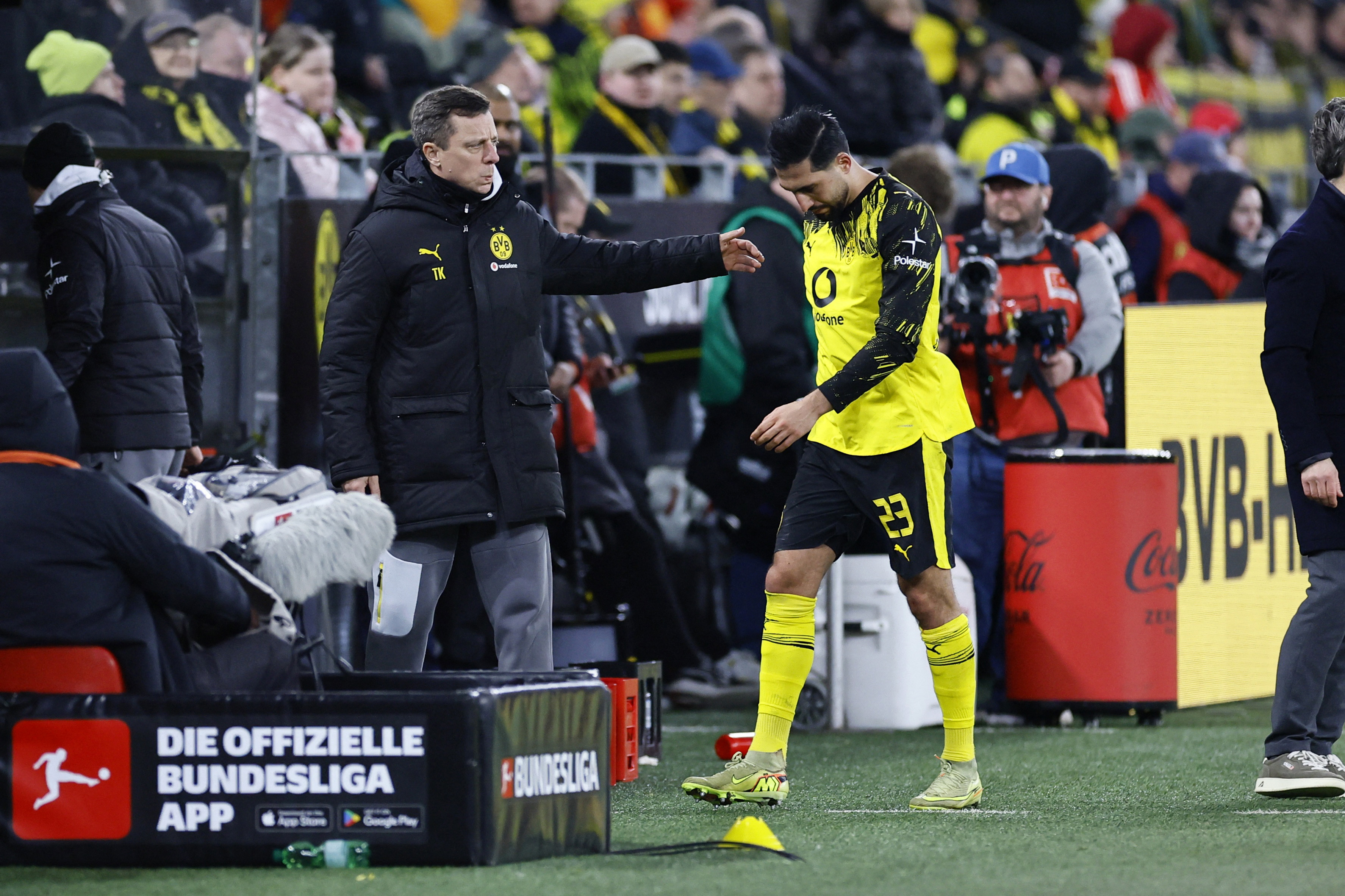 Soccer Football - Bundesliga - Borussia Dortmund v Bayern Munich - Signal Iduna Park, Dortmund, Germany - February 28, 2026 Borussia Dortmund's Emre Can is substituted off for Ramy Bensebaini after sustaining an injury REUTERS/Wolfgang Rattay DFL REGULATI
