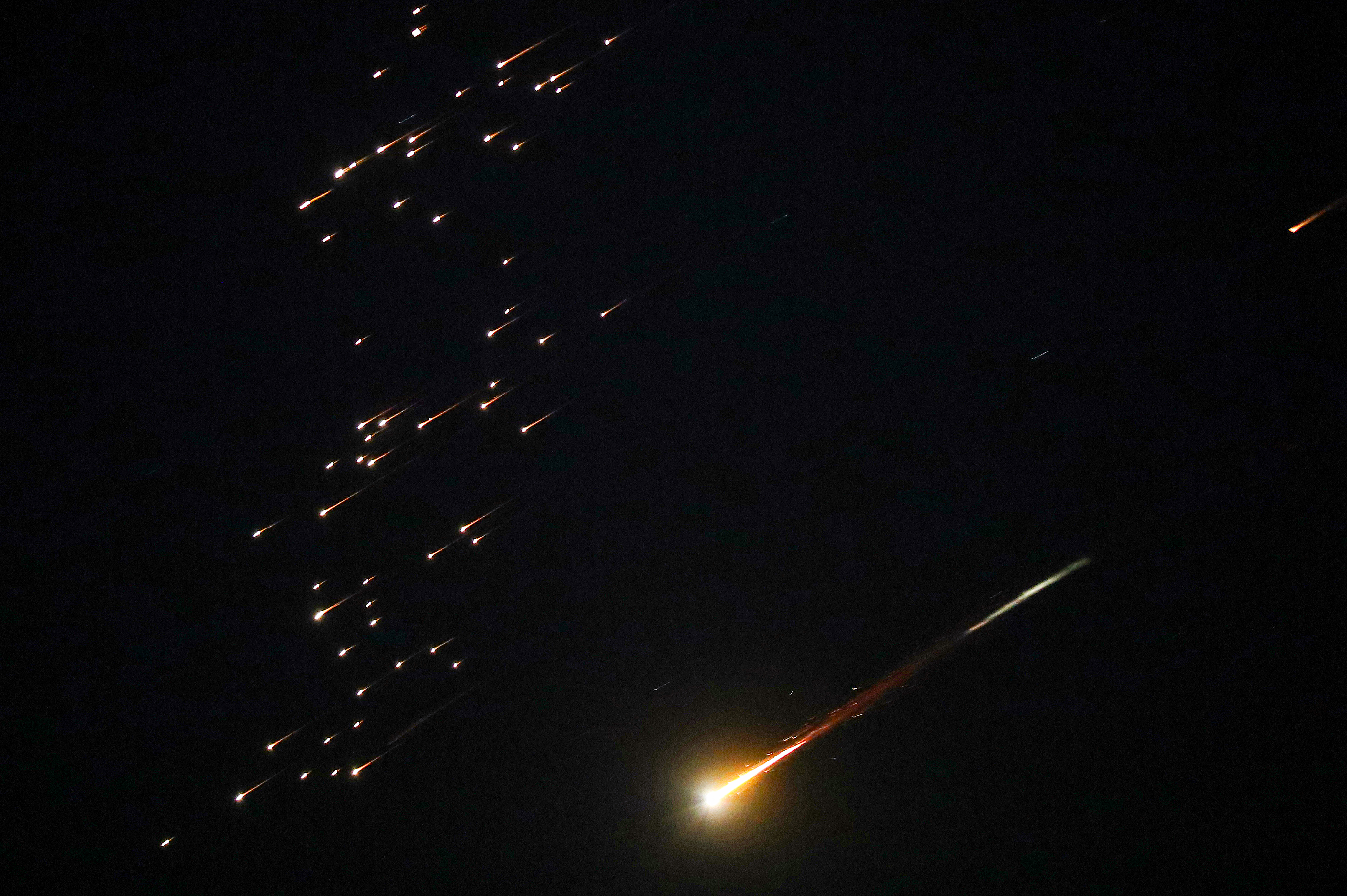 HEBRON, ZAPADNA OBALA - 5. MART: Rakete lansirane iz Irana prema Izraelu kao napad odmazde, snimljene iz Hebrona na Zapadnoj obali 5. marta 2026. godine. ( Wisam Hashlamoun - Anadolu Agency )