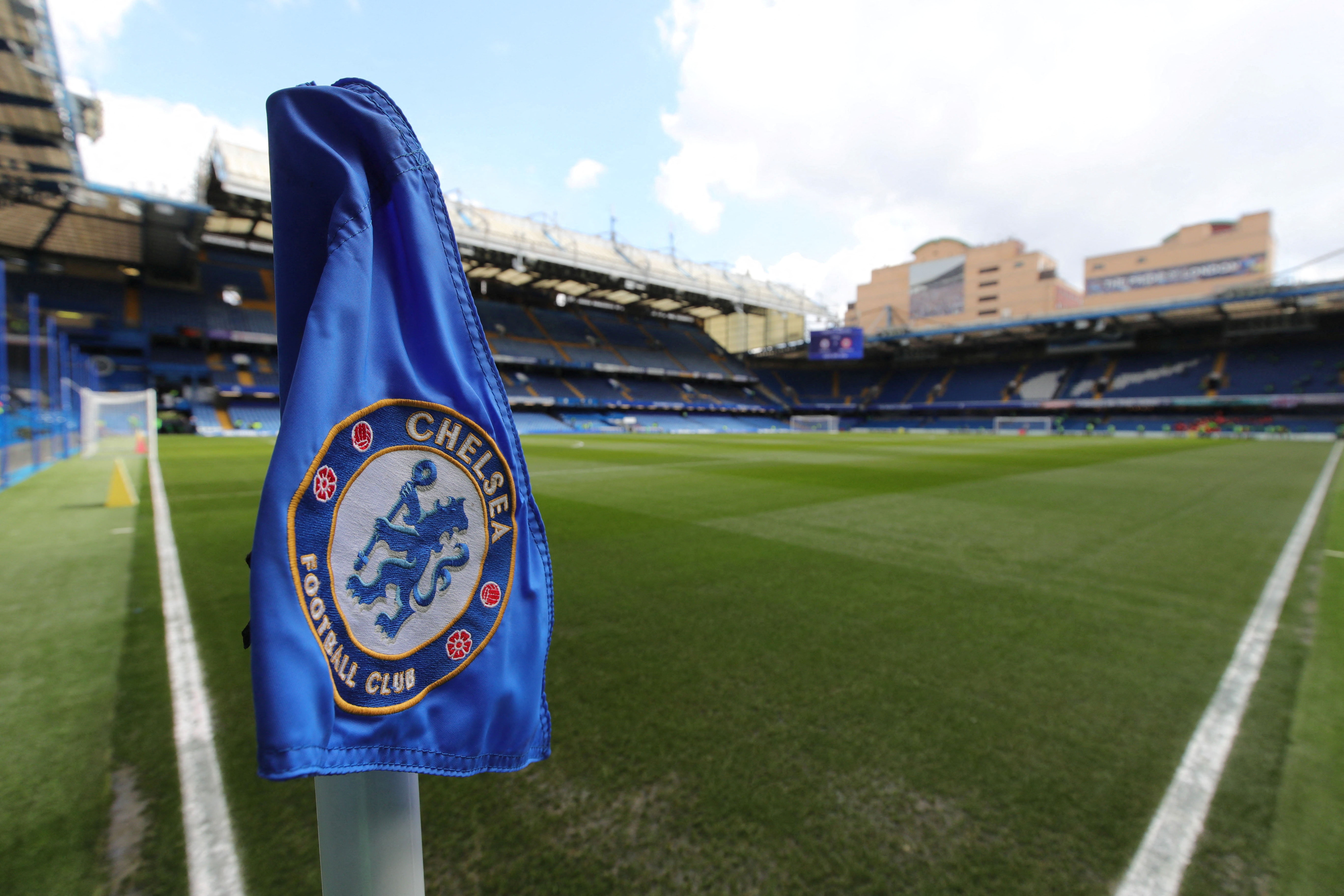 FILE PHOTO: Soccer Football - Premier League - Chelsea v Brentford - Stamford Bridge, London, Britain - April 2, 2022 General view of the corner flag inside the stadium before the match  REUTERS/Chris Radburn  EDITORIAL USE ONLY. No use with unauthorized