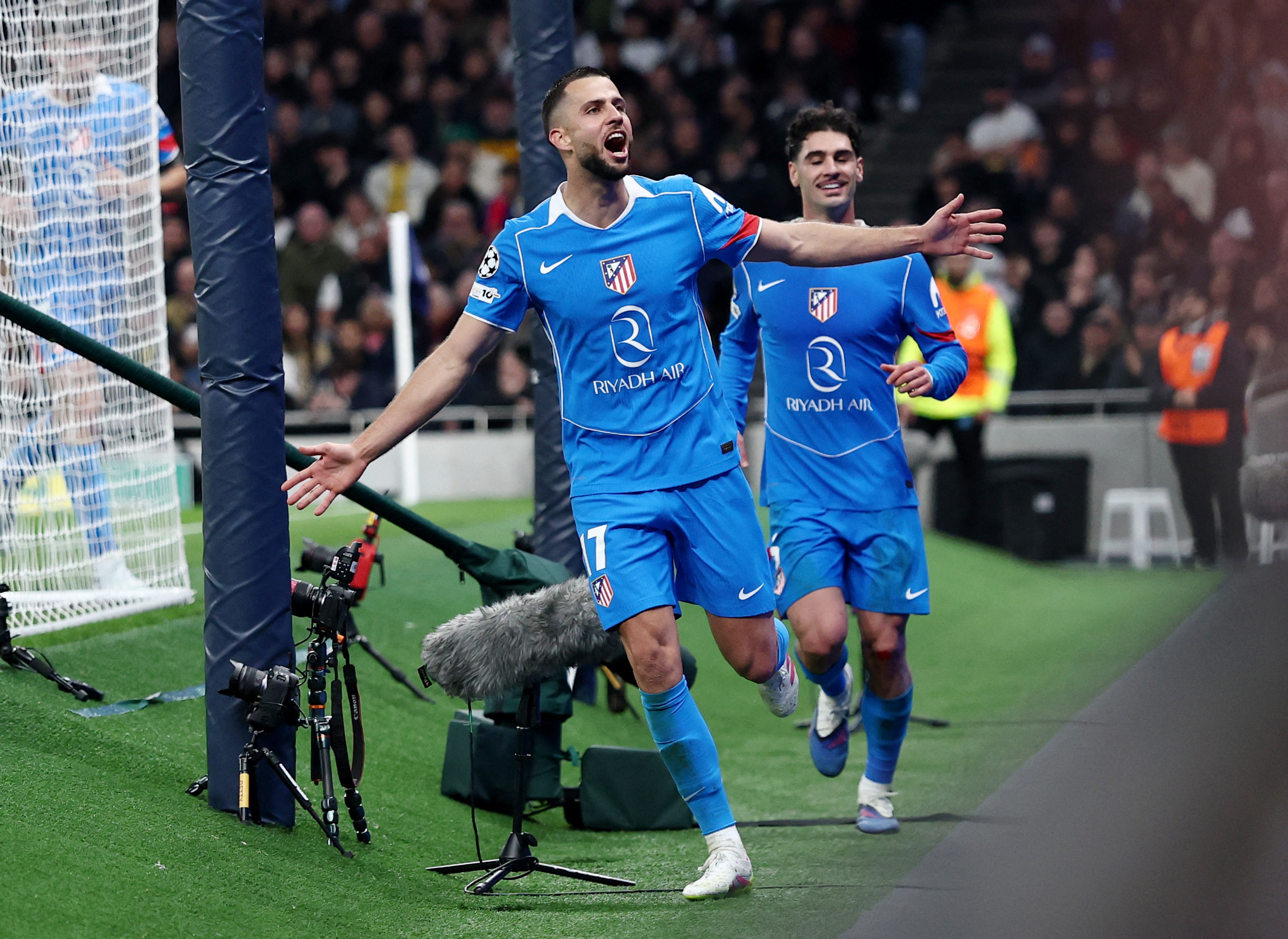 Soccer Football - UEFA Champions League - Round 16 - Second Leg - Tottenham Hotspur v Atletico Madrid - Tottenham Hotspur Stadium, London, Britain - March 18, 2026 Atletico Madrid's David Hancko celebrates scoring their second goal with Johnny Cardoso REU