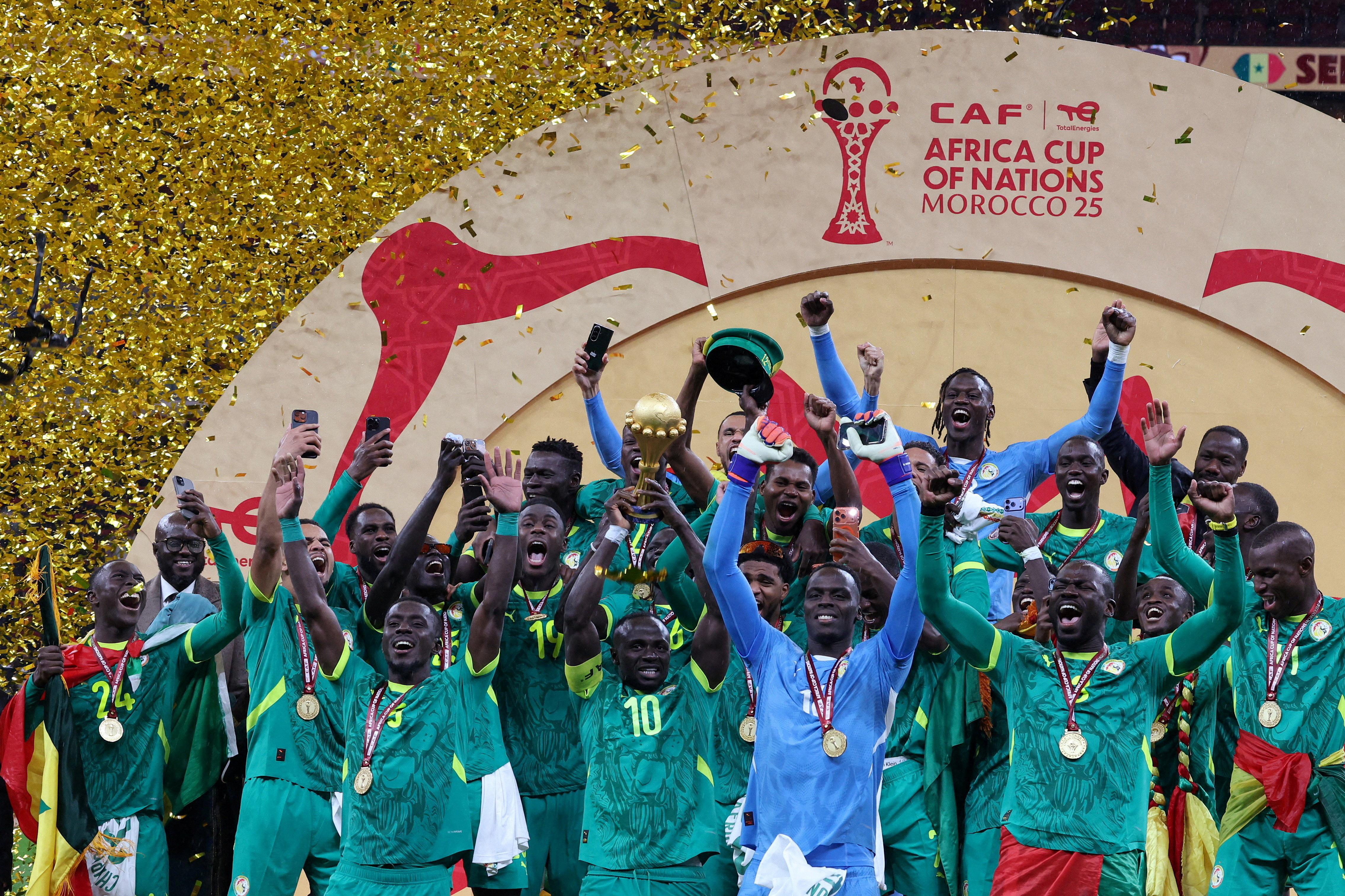 FILE PHOTO: Soccer Football - CAF Africa Cup of Nations - Morocco 2025 - Final - Senegal v Morocco - Prince Moulay Abdellah Stadium, Rabat, Morocco - January 18, 2026 Senegal's Sadio Mane lifts the trophy with teammates as they celebrate after winning the