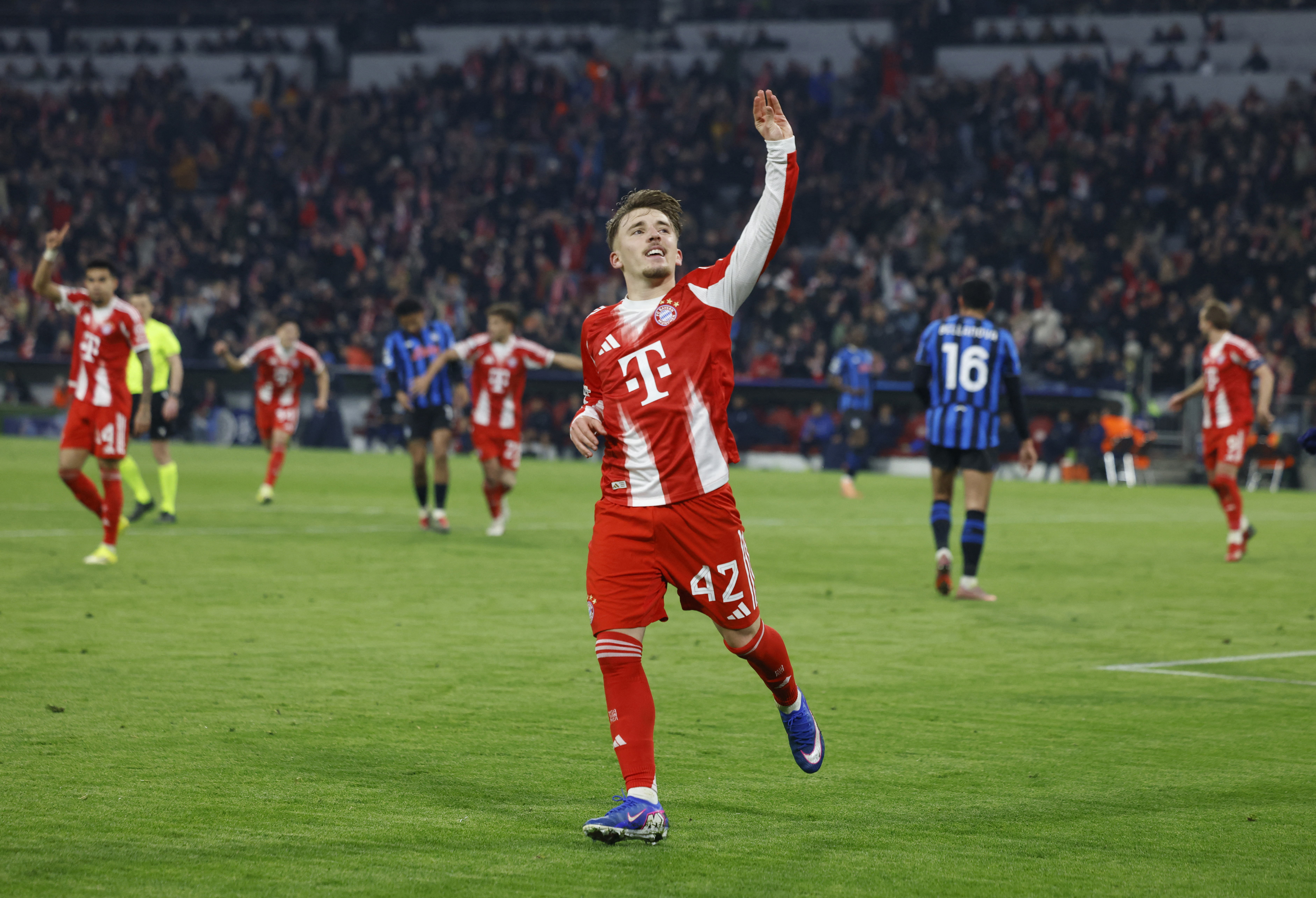 Soccer Football - UEFA Champions League - Round of 16 - Second Leg - Bayern