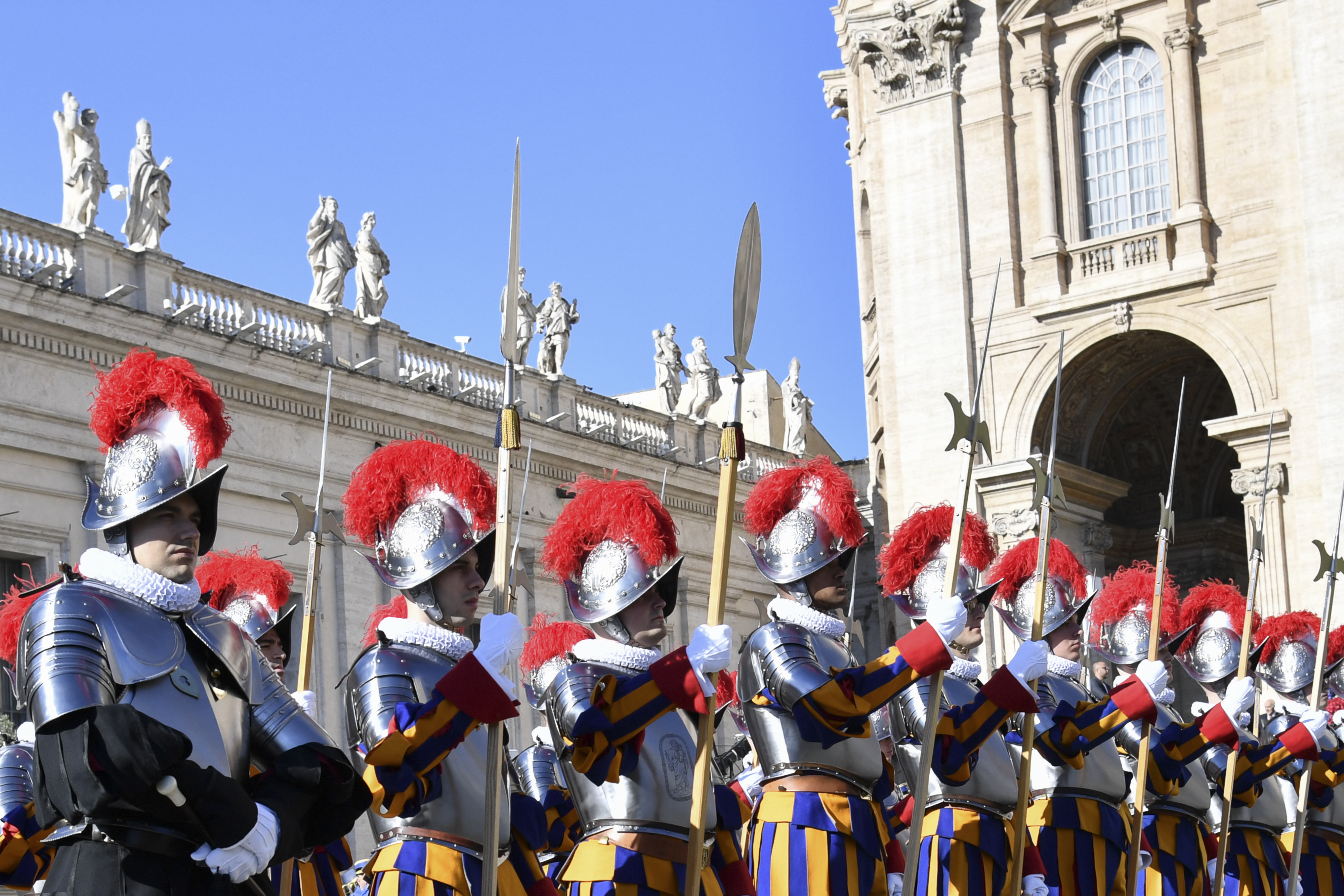 VATIKAN, VATIKAN - 5. APRIL: Papa Lav XIV služi uskrsnu misu na Trgu svetog Petra u Vatikanu 5. aprila 2026. godine. ( Isabella Bonotto - Anadolu Agency )