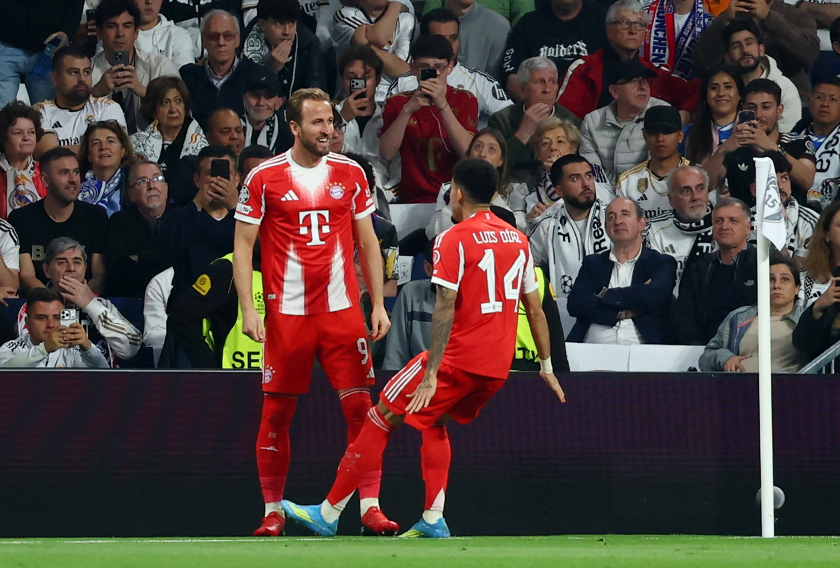 Soccer Football - UEFA Champions League - Quarter Final - First Leg - Real Madrid v Bayern Munich - Santiago Bernabeu, Madrid, Spain - April 7, 2026 Bayern Munich's Harry Kane celebrates scoring their second goal with Luis Diaz REUTERS/Gonzalo Fuentes