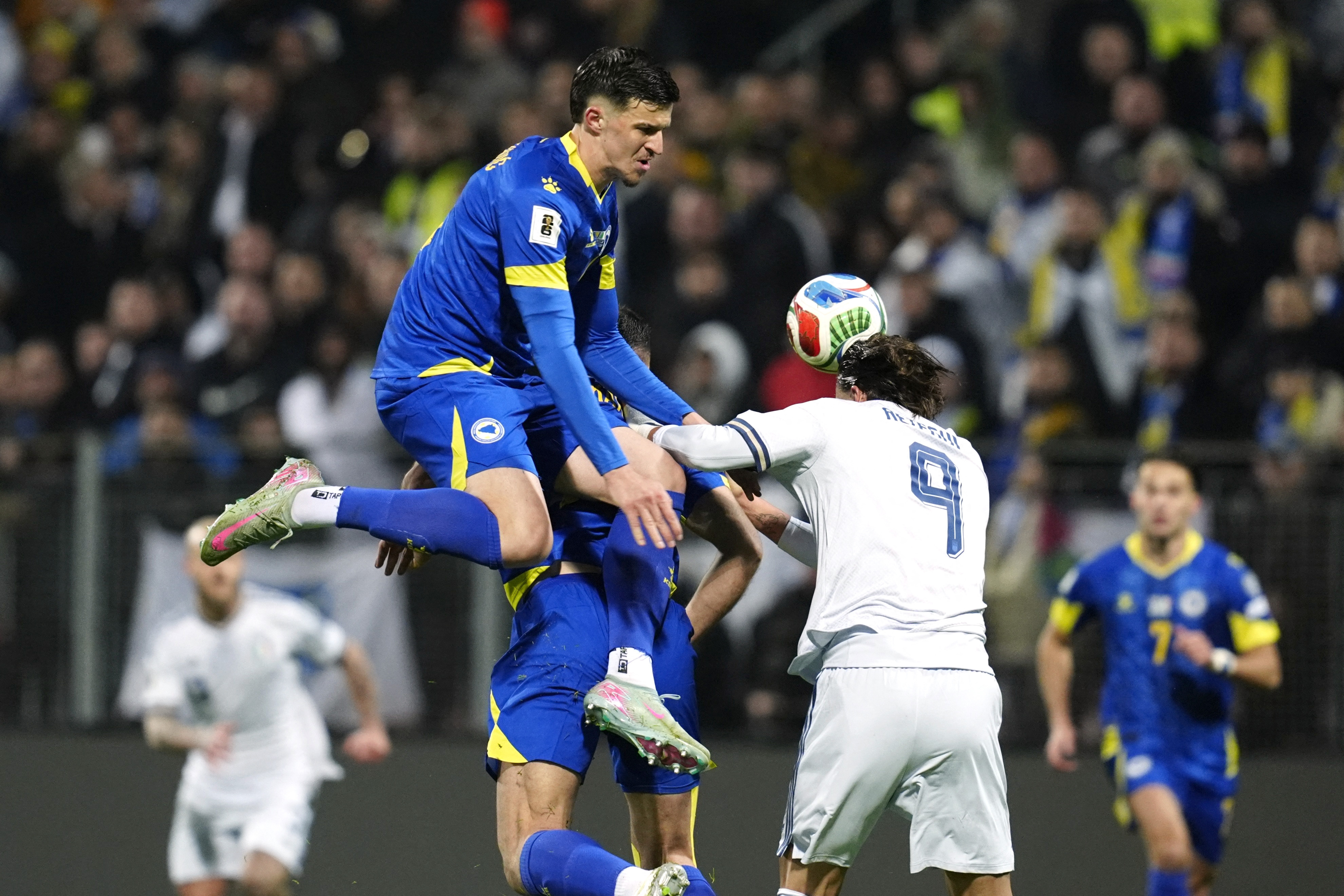 Soccer Football - FIFA World Cup - UEFA Qualifiers - Finals - Bosnia and Herzegovina v Italy - Bilino Polje Stadium, Zenica, Bosnia and Herzegovina - March 31, 2026 Bosnia and Herzegovina's Tarik Muharemovic in action with Italy's Mateo Retegui REUTERS/Ma