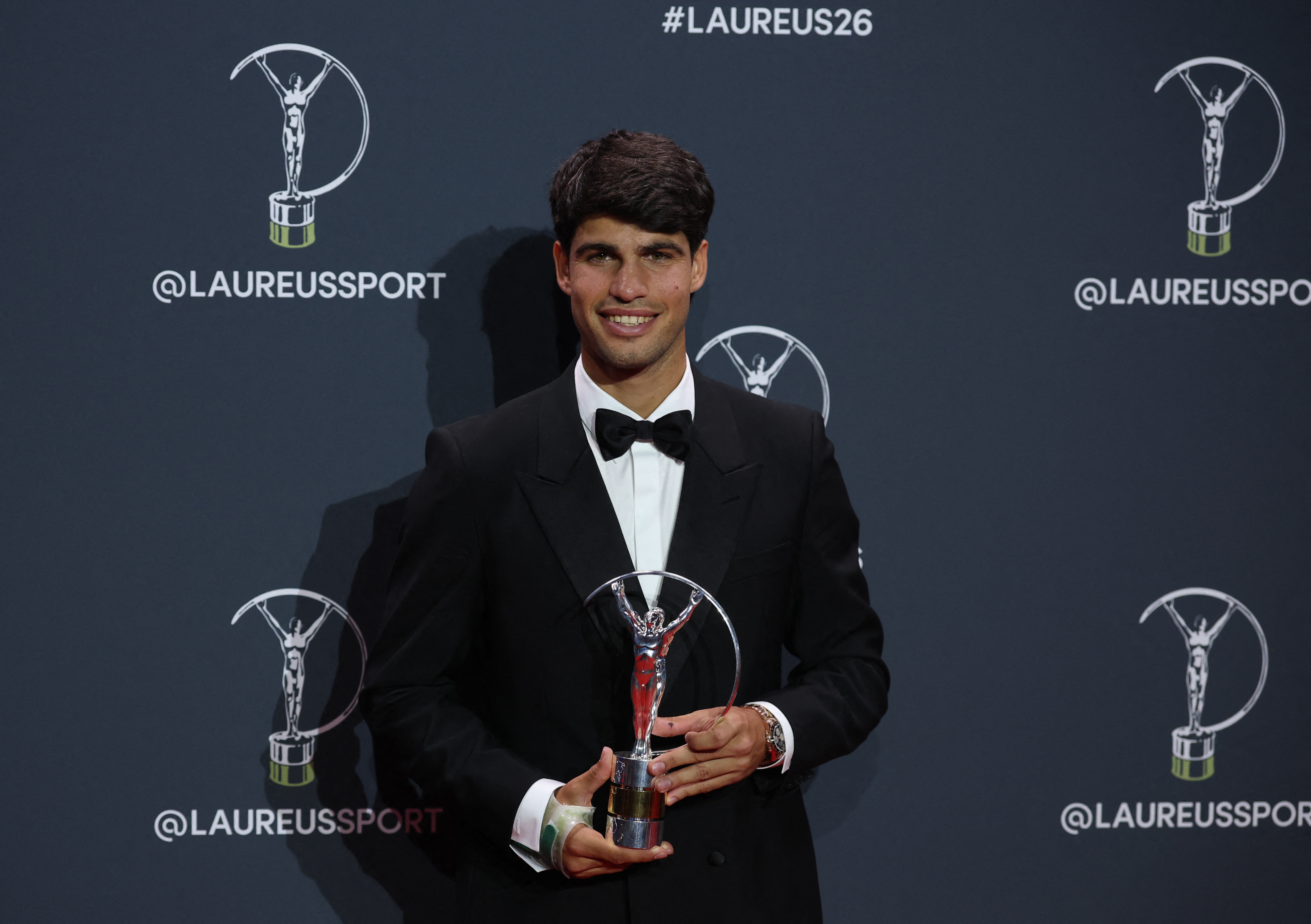 Laureus World Sports Awards - Palacio de Cibeles, Madrid, Spain - April 20, 2026 Spain's Carlos Alcaraz poses on the red carpet after winning the World Sportsman of the Year Award REUTERS/Isabel Infantes
