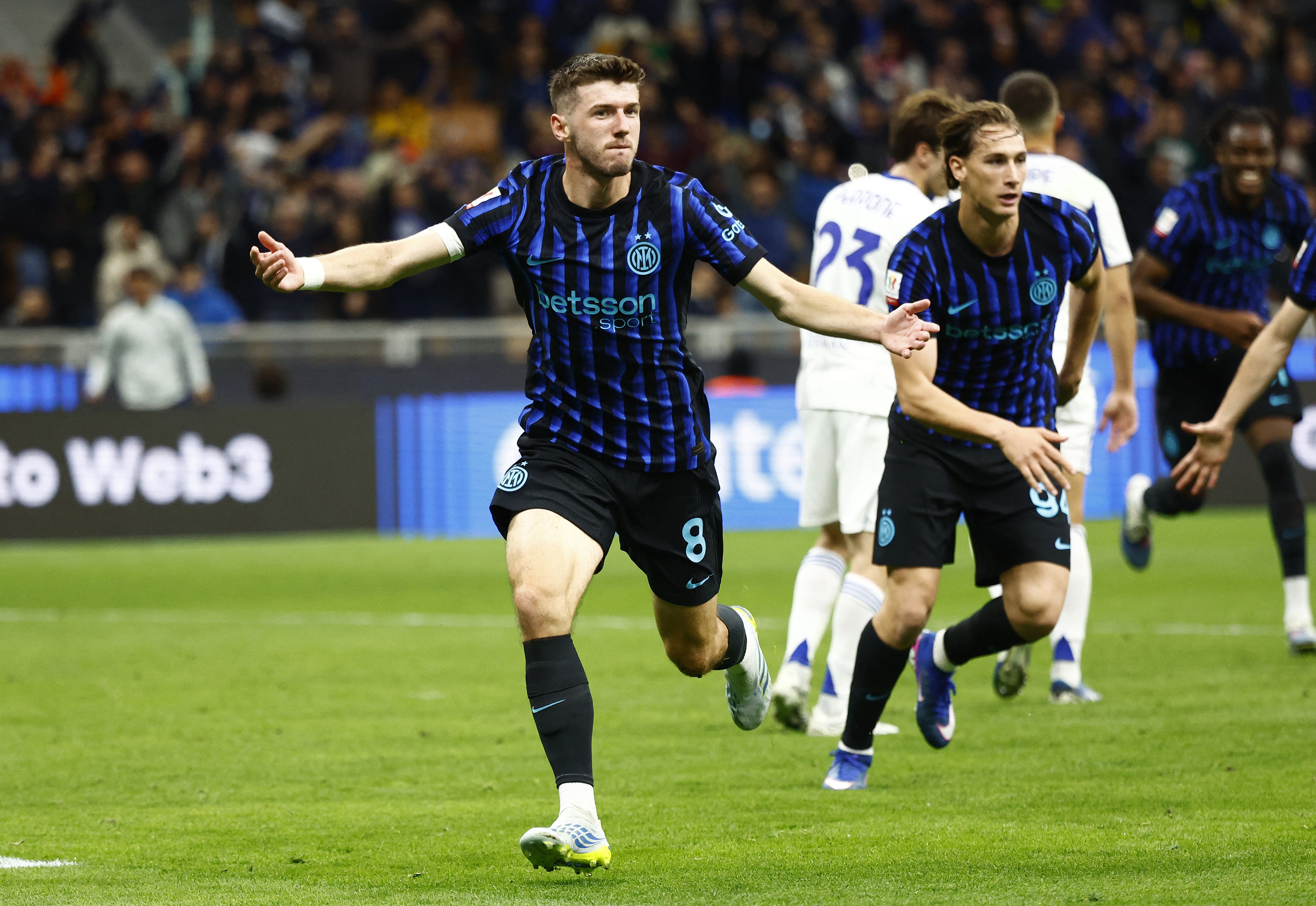 Soccer Football - Coppa Italia - Semi Final - Second Leg - Inter Milan v Como - San Siro, Milan, Italy - April 21, 2026 Inter Milan's Petar Sucic celebrates scoring their third goal REUTERS/Alessandro Garofalo