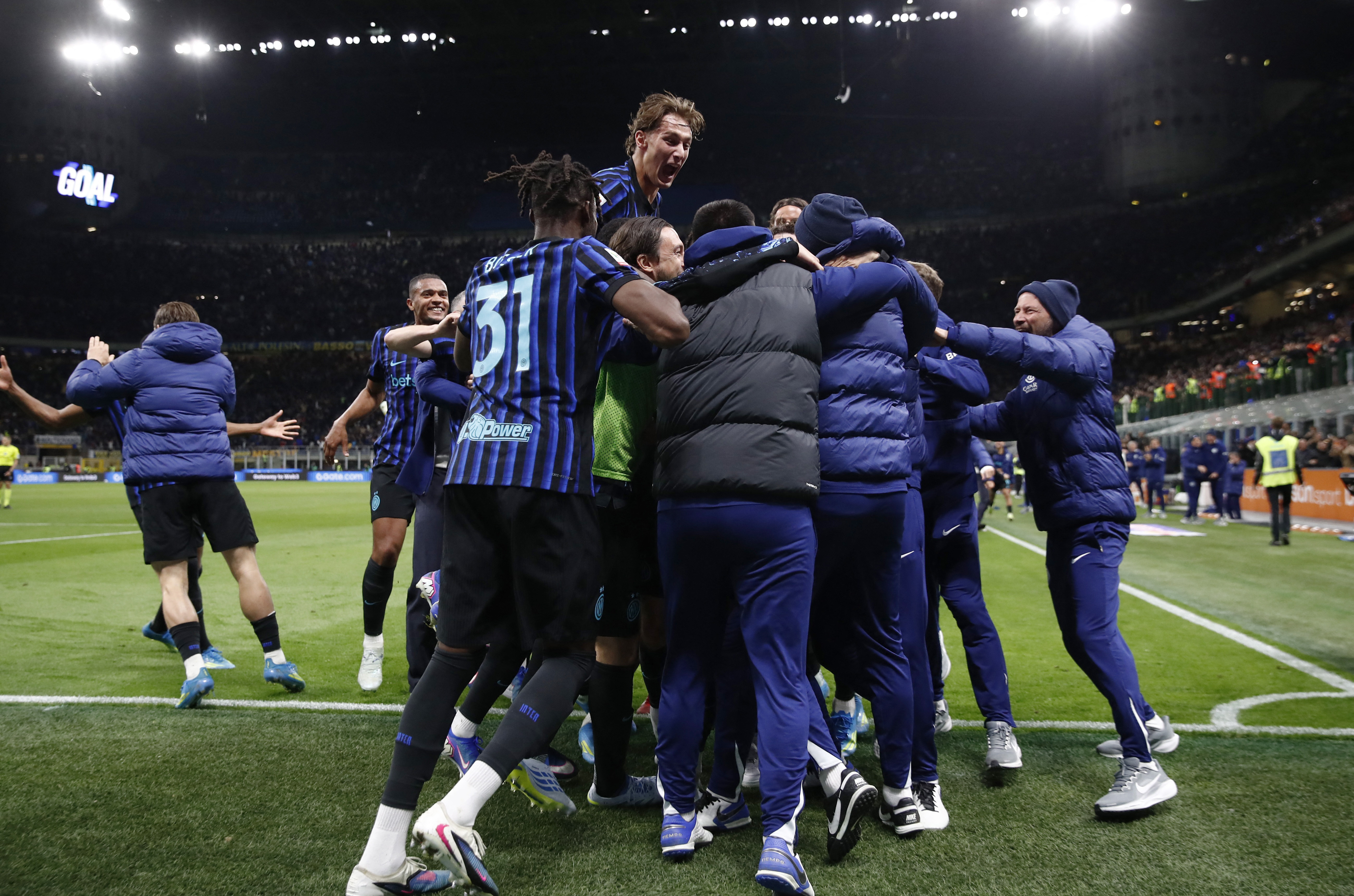 Soccer Football - Coppa Italia - Semi Final - Second Leg - Inter Milan v Como - San Siro, Milan, Italy - April 21, 2026 Inter Milan's Petar Sucic celebrates scoring their third goal with teammates REUTERS/Alessandro Garofalo