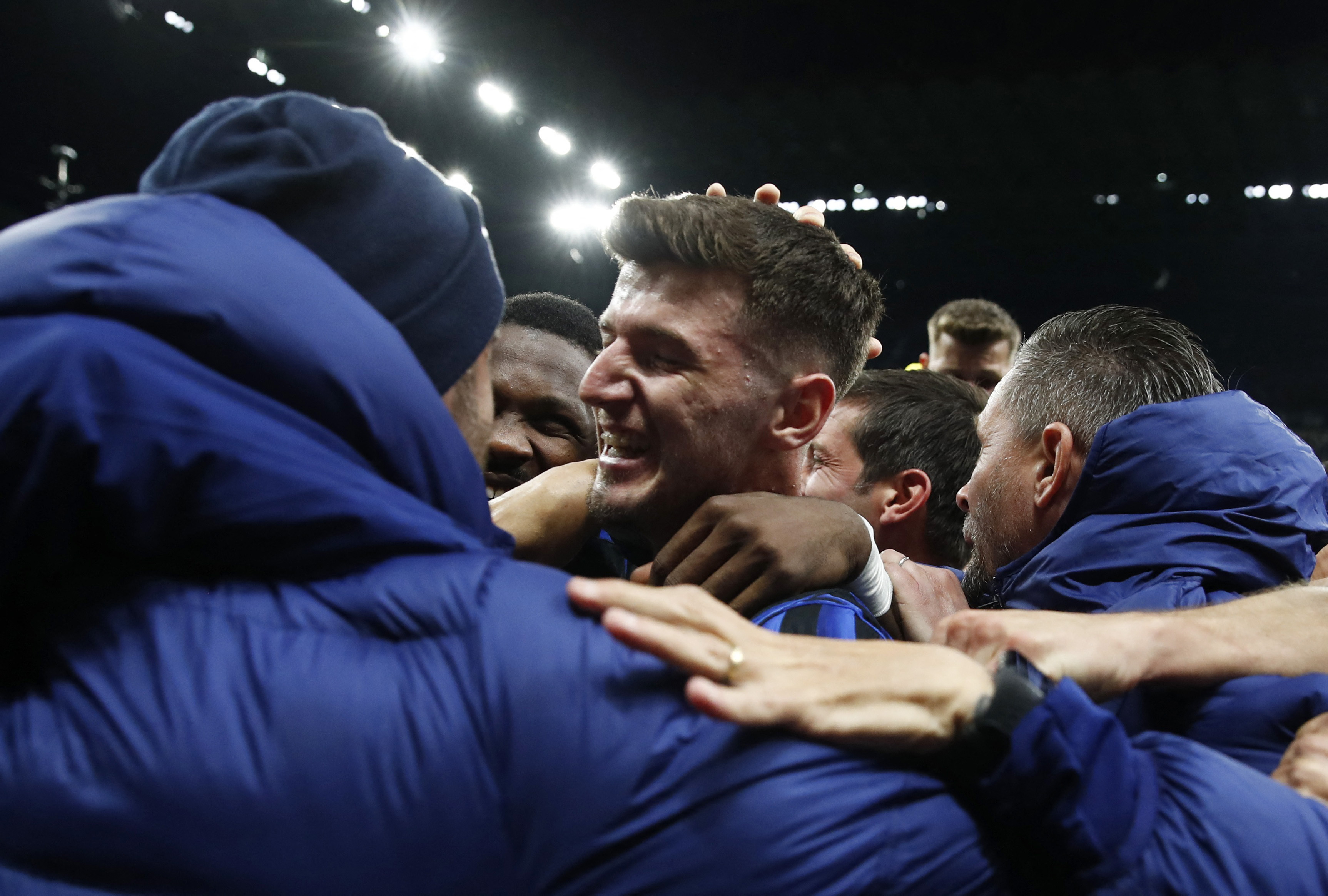 Soccer Football - Coppa Italia - Semi Final - Second Leg - Inter Milan v Como - San Siro, Milan, Italy - April 21, 2026 Inter Milan's Petar Sucic celebrates scoring their third goal with teammates REUTERS/Alessandro Garofalo
