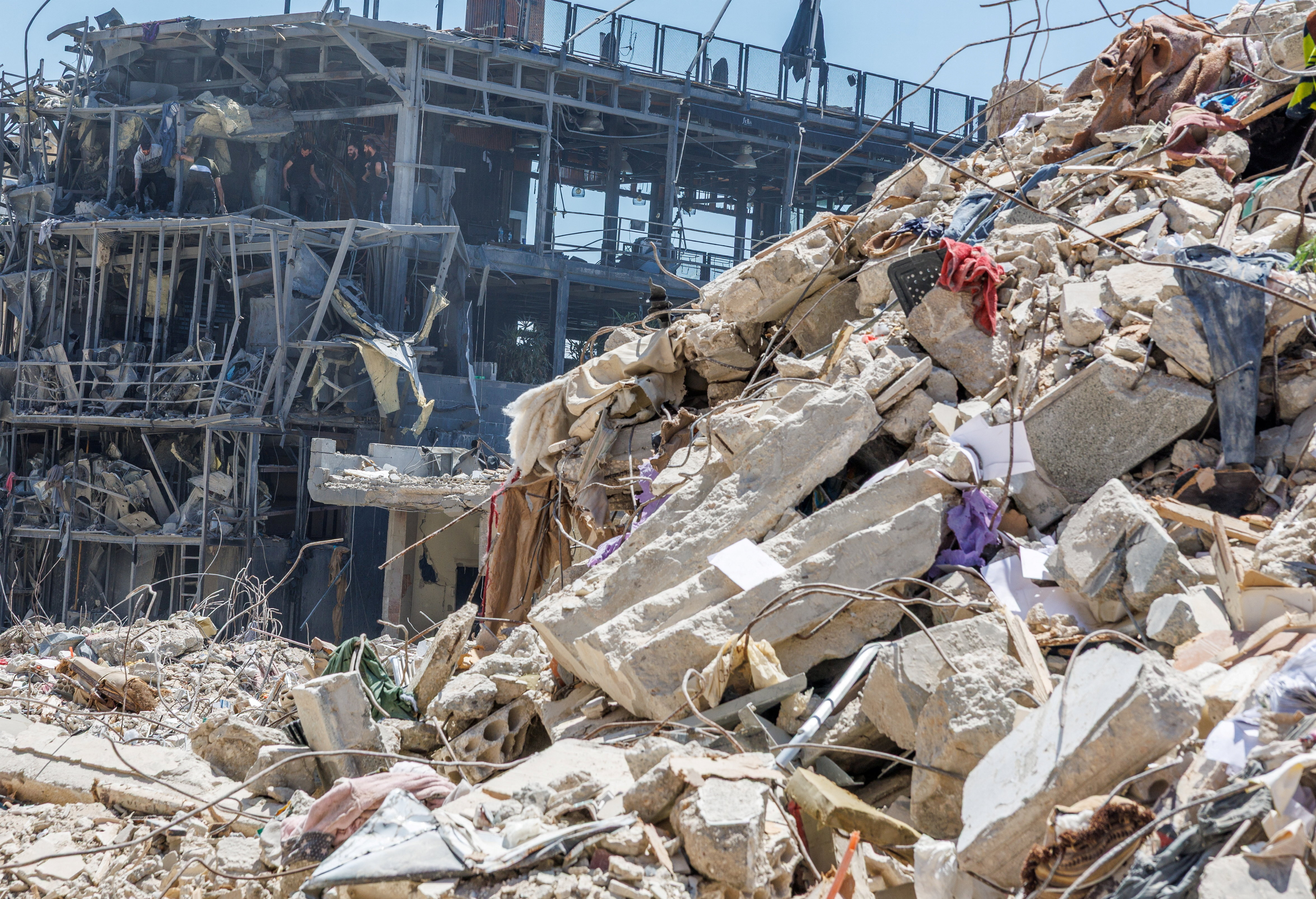 Workers clean a restaurant that was damaged by an Israeli strike, amid a temporary ceasefire between Lebanon and Israel, in Tyre, Lebanon, April 23, 2026. REUTERS/Zohra Bensemra