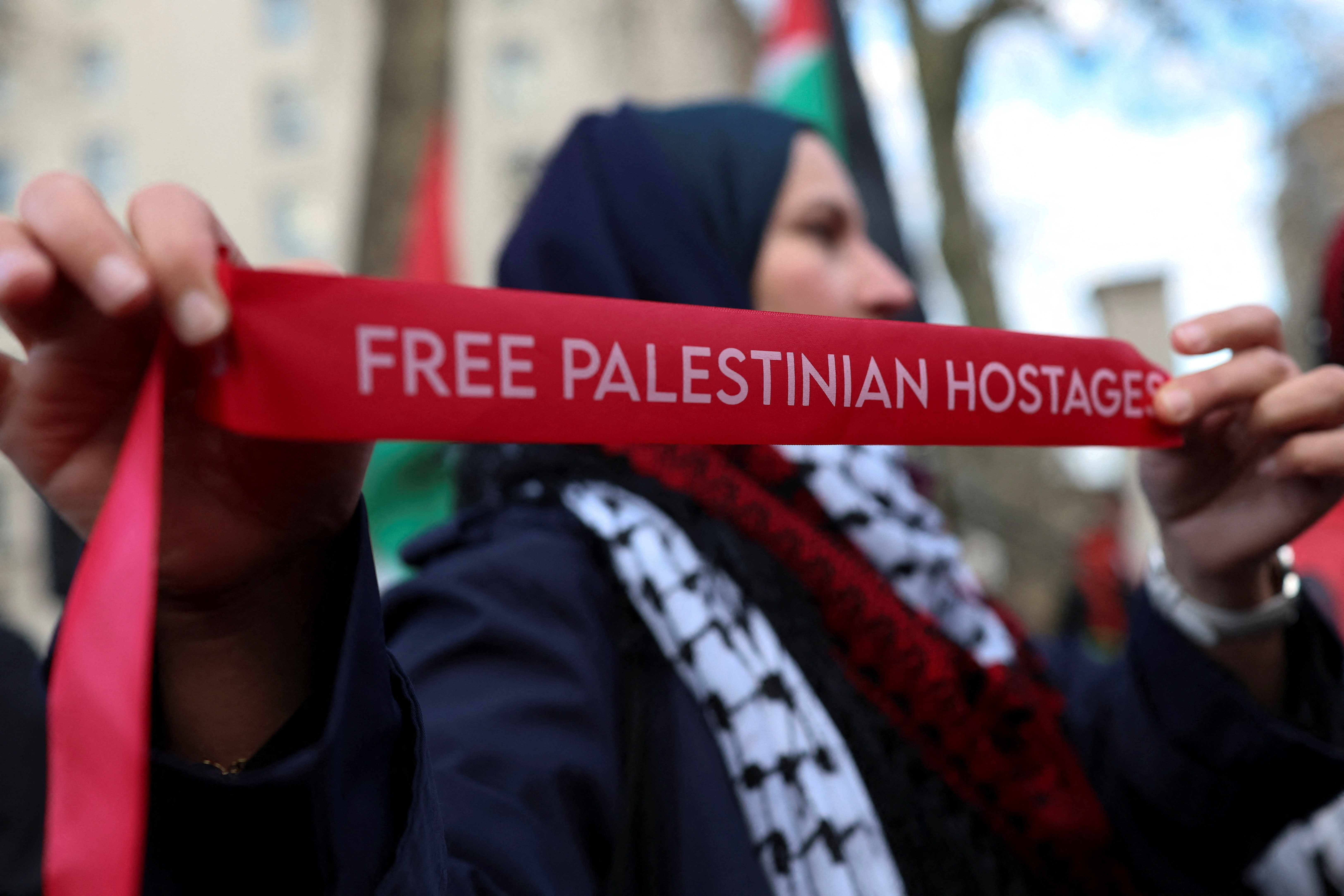 A Pro-Palestinian activist holds a ribbon during a protest against Israel's new death penalty law for Palestinians convicted in military courts of deadly attacks, in London, Britain, March 31, 2026. REUTERS/Hannah McKay